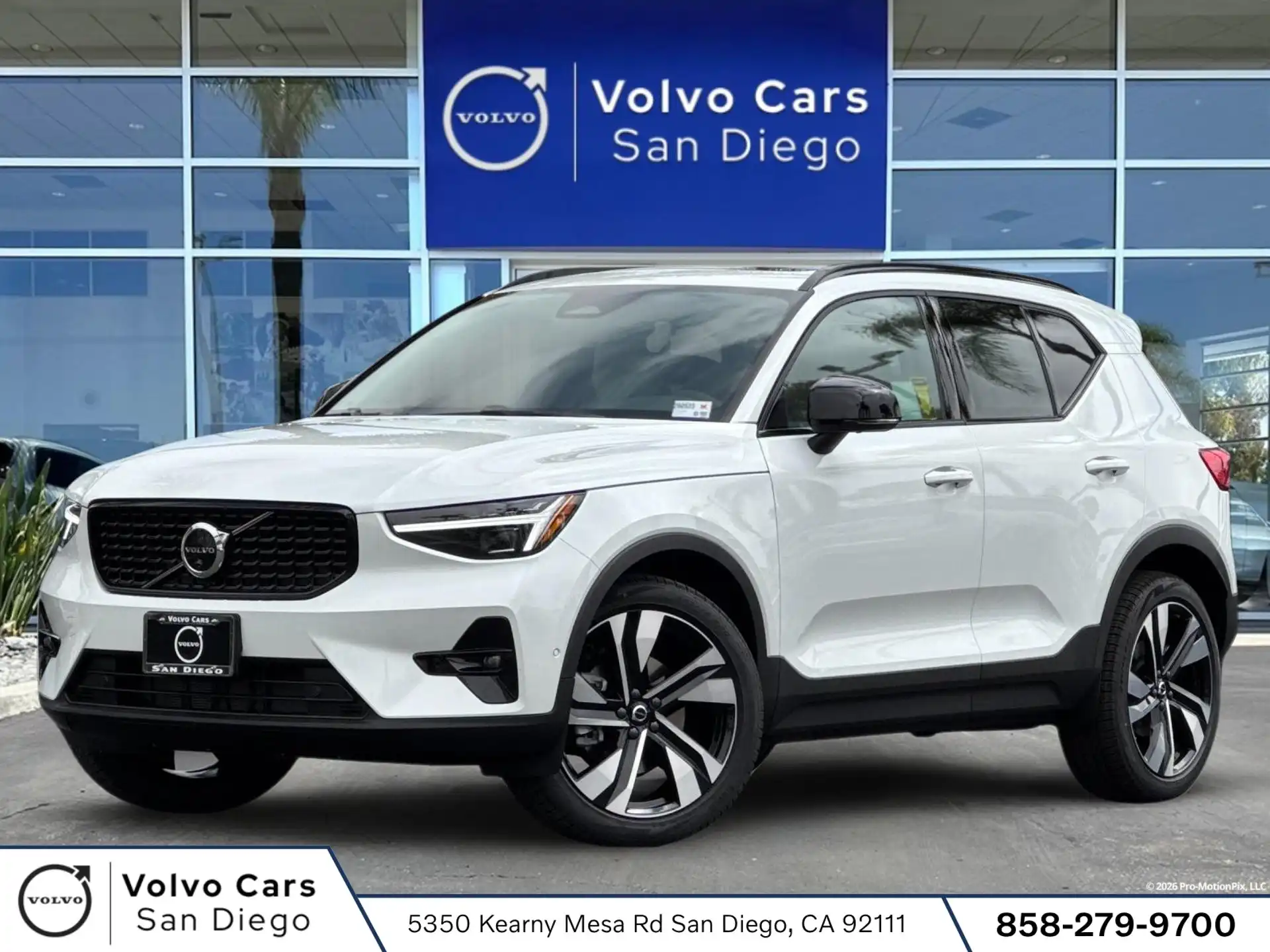 2026 Volvo XC40 B5 Ultra Dark AWD's photo