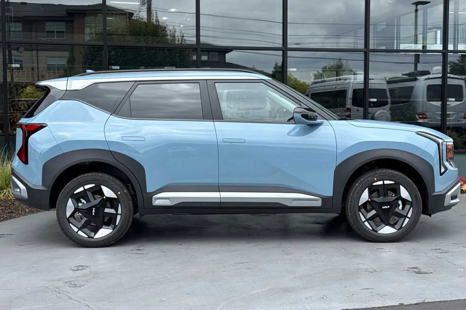 2027 Kia Seltos EX AWD photo 3