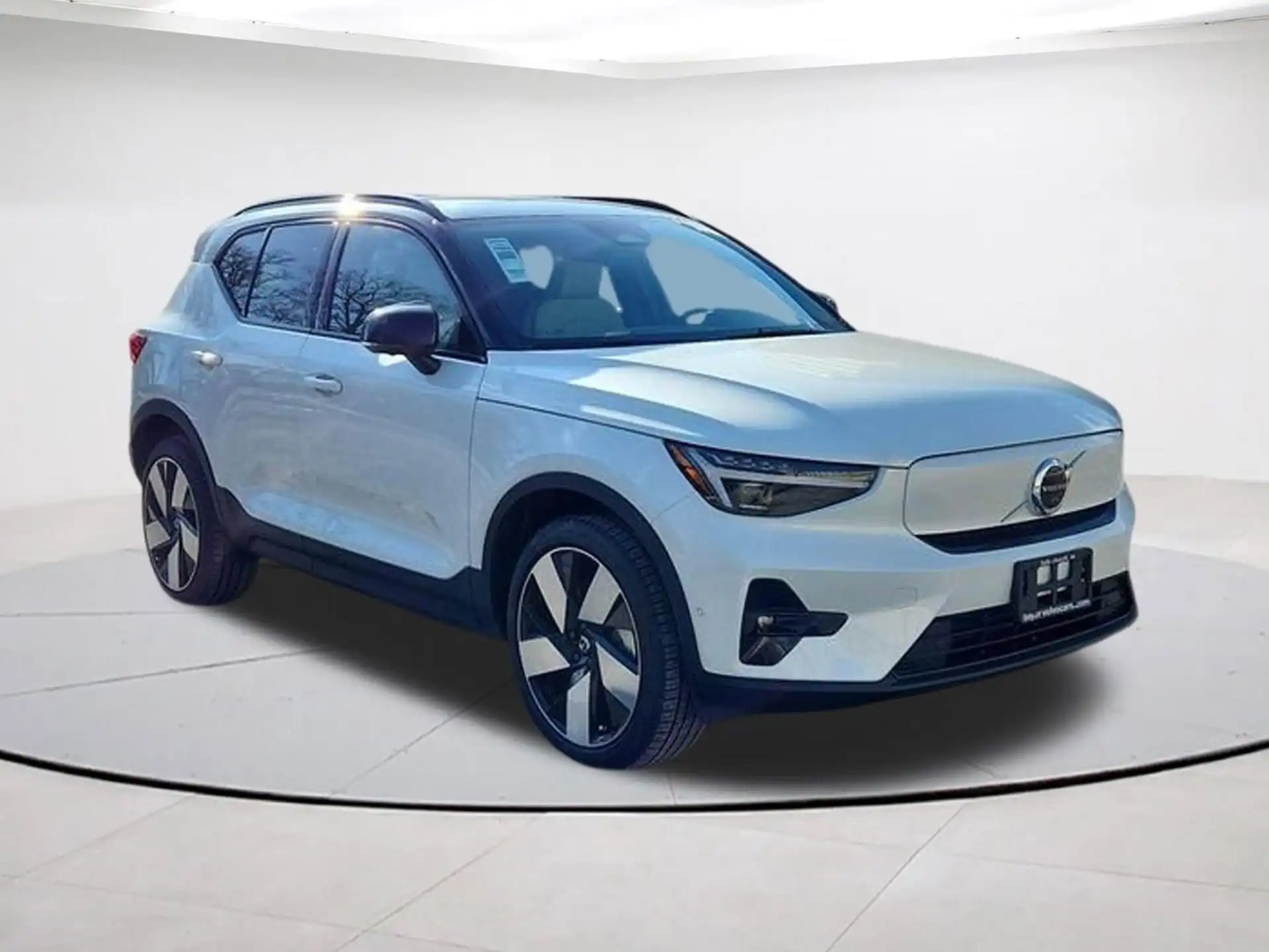 2026 Volvo EX40 Single Motor Extended Range Plus's photo
