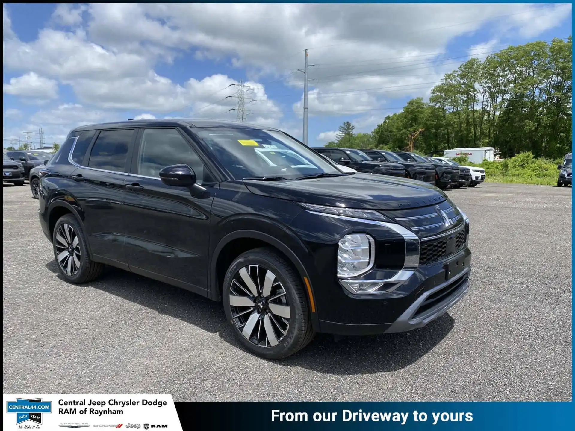 2026 Mitsubishi Outlander SE S-AWC's photo