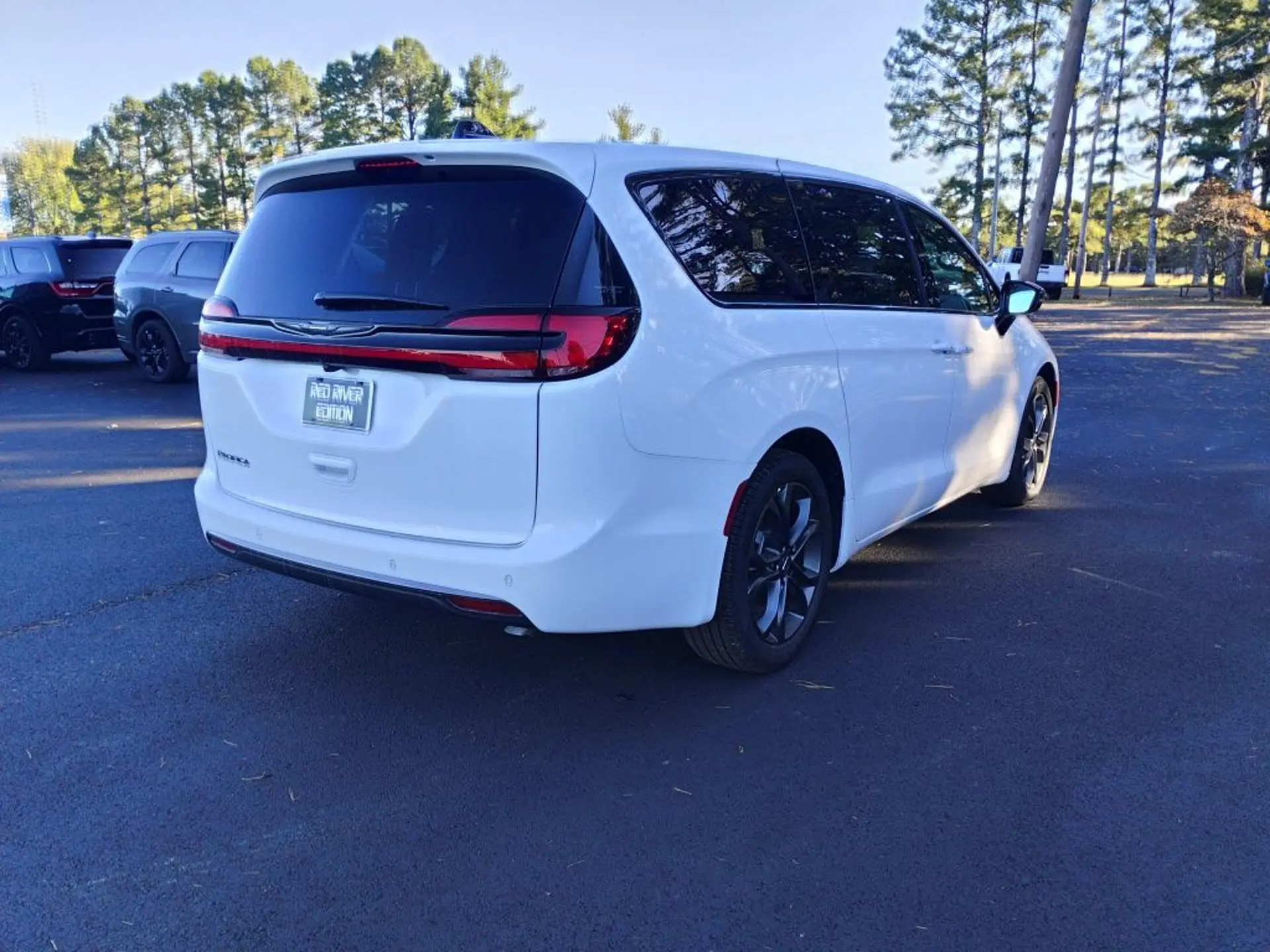 2026 Chrysler Pacifica Select photo 5