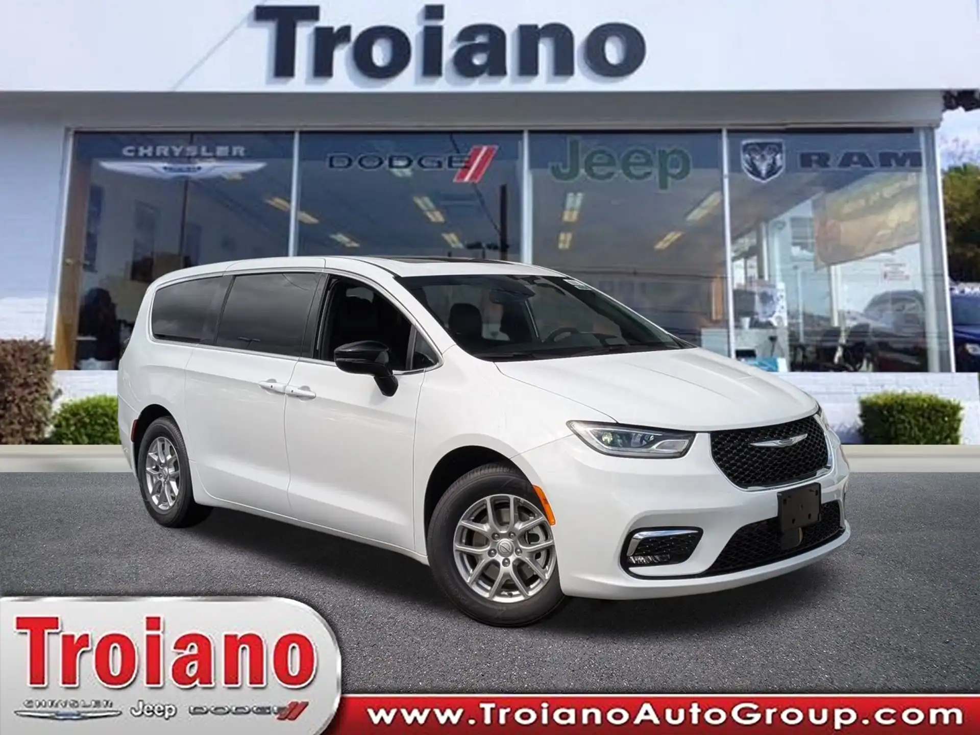 2026 Chrysler Pacifica Select's photo