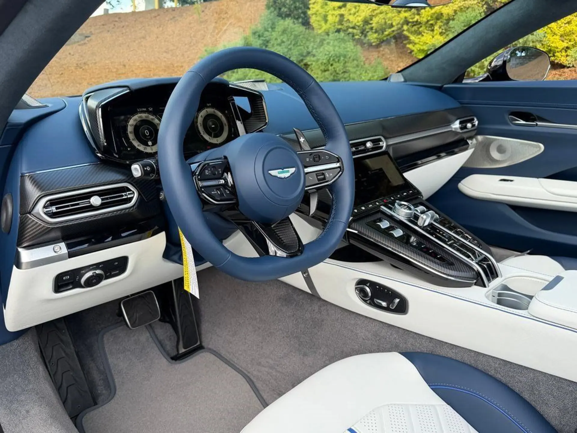 2026 Aston Martin Vantage 4.0 V8 Roadster photo 4