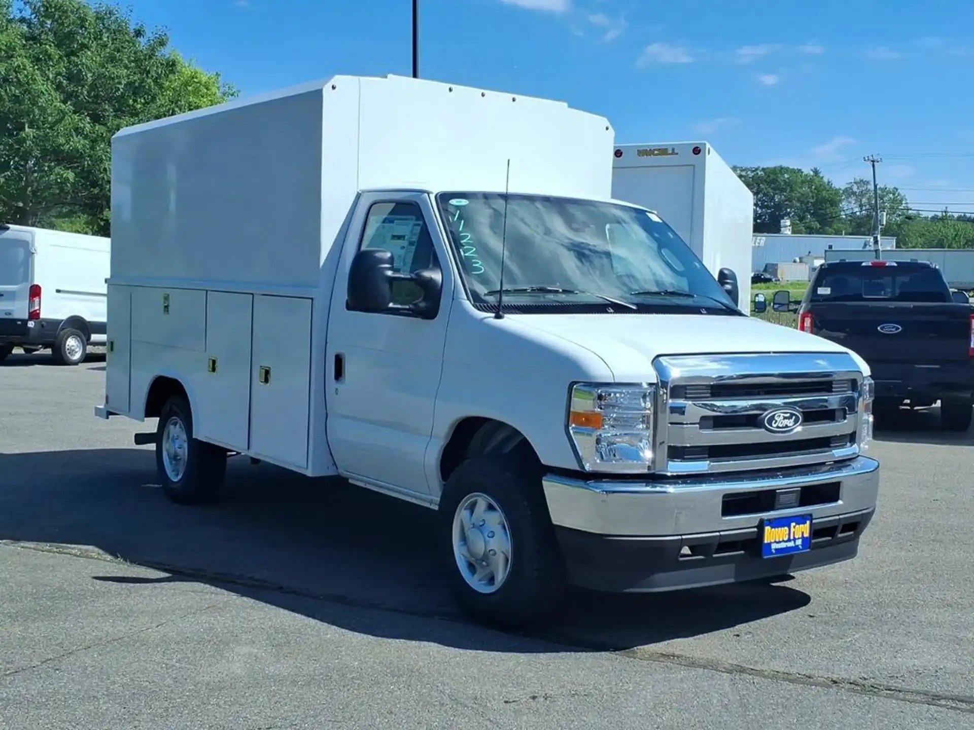 2027 Ford E-Series SRW E-350 Super Duty 138 in WB's photo