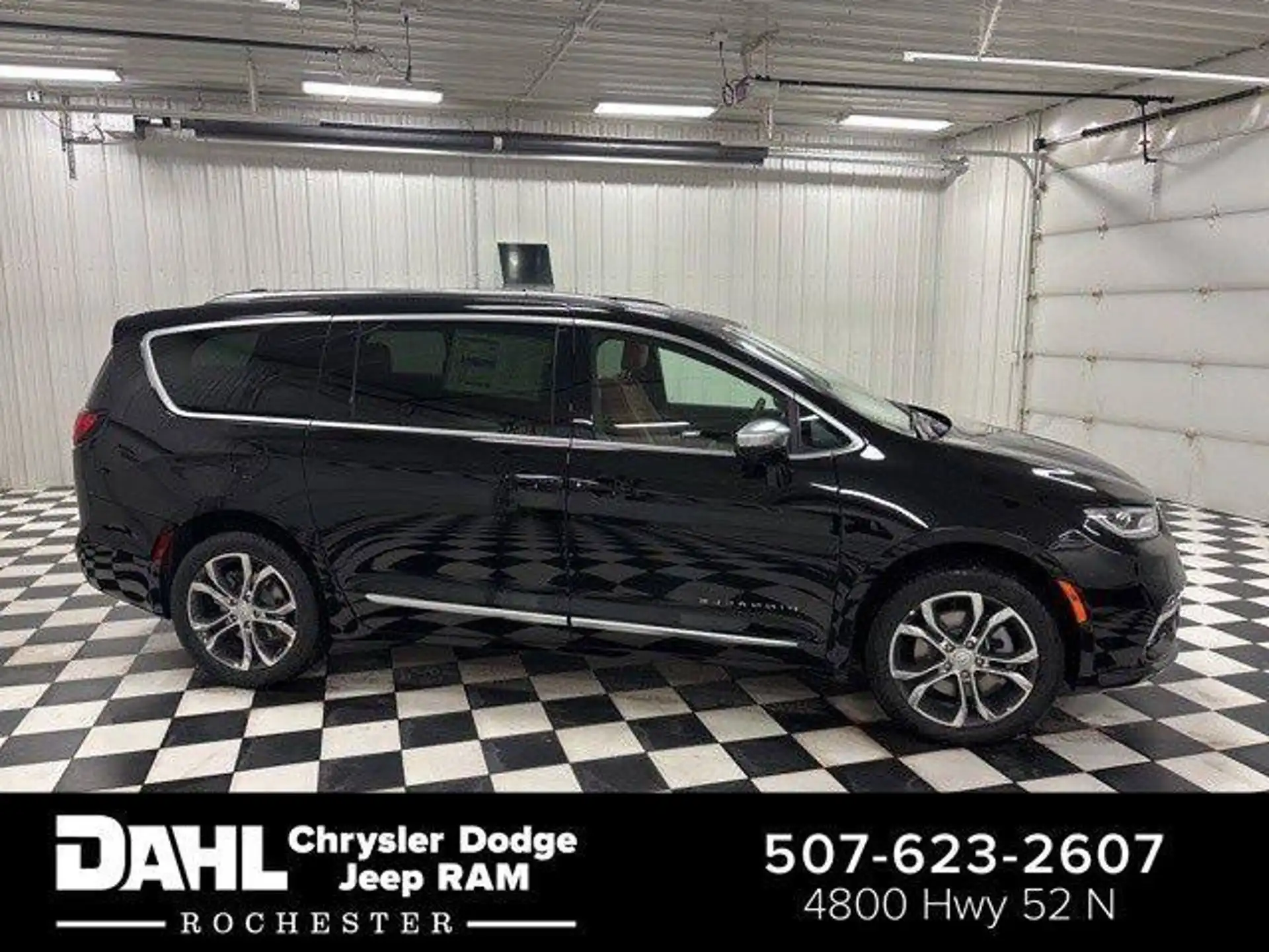 2026 Chrysler Pacifica Pinnacle AWD's photo