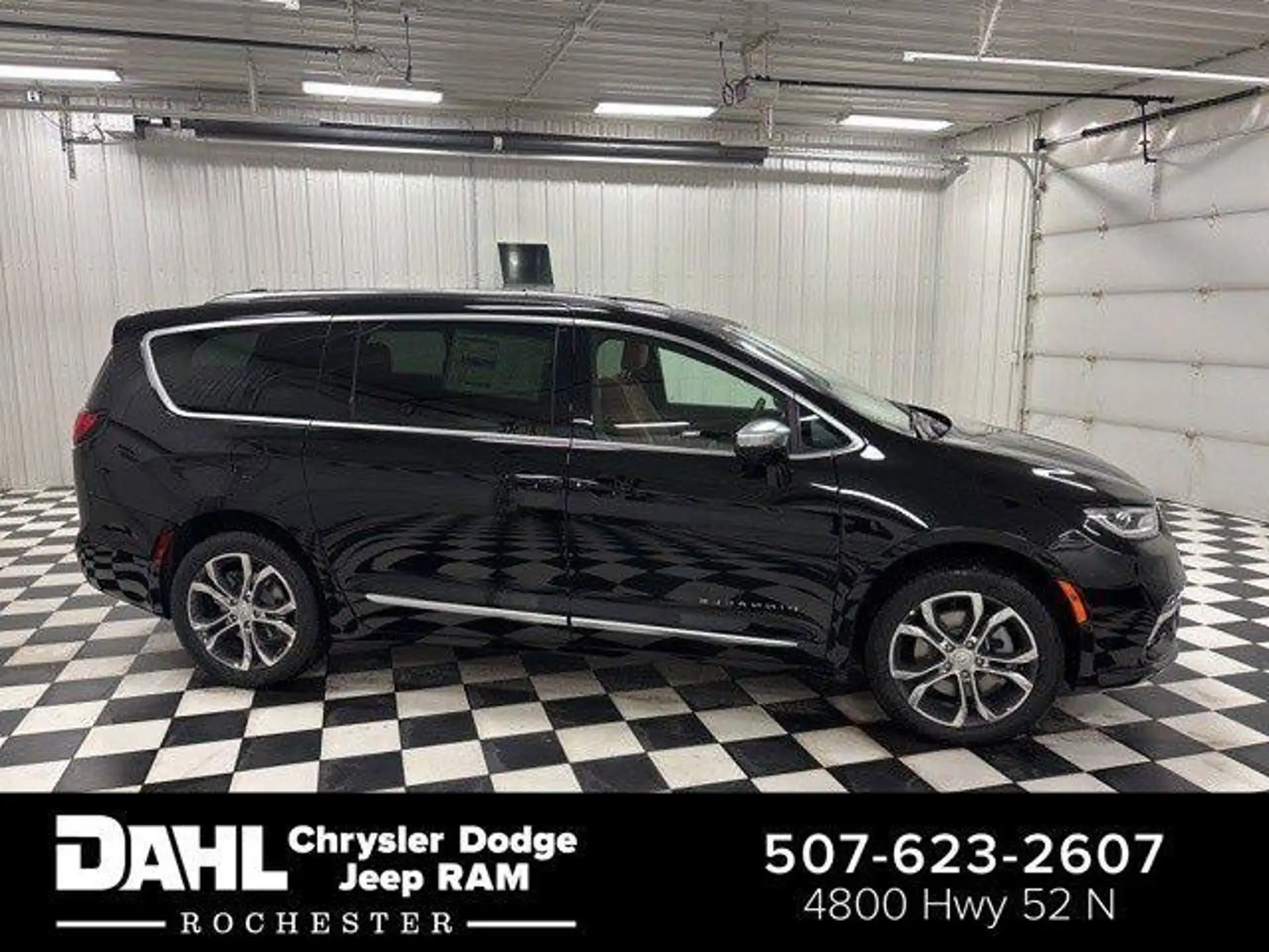 2026 Chrysler Pacifica Pinnacle AWD's photo