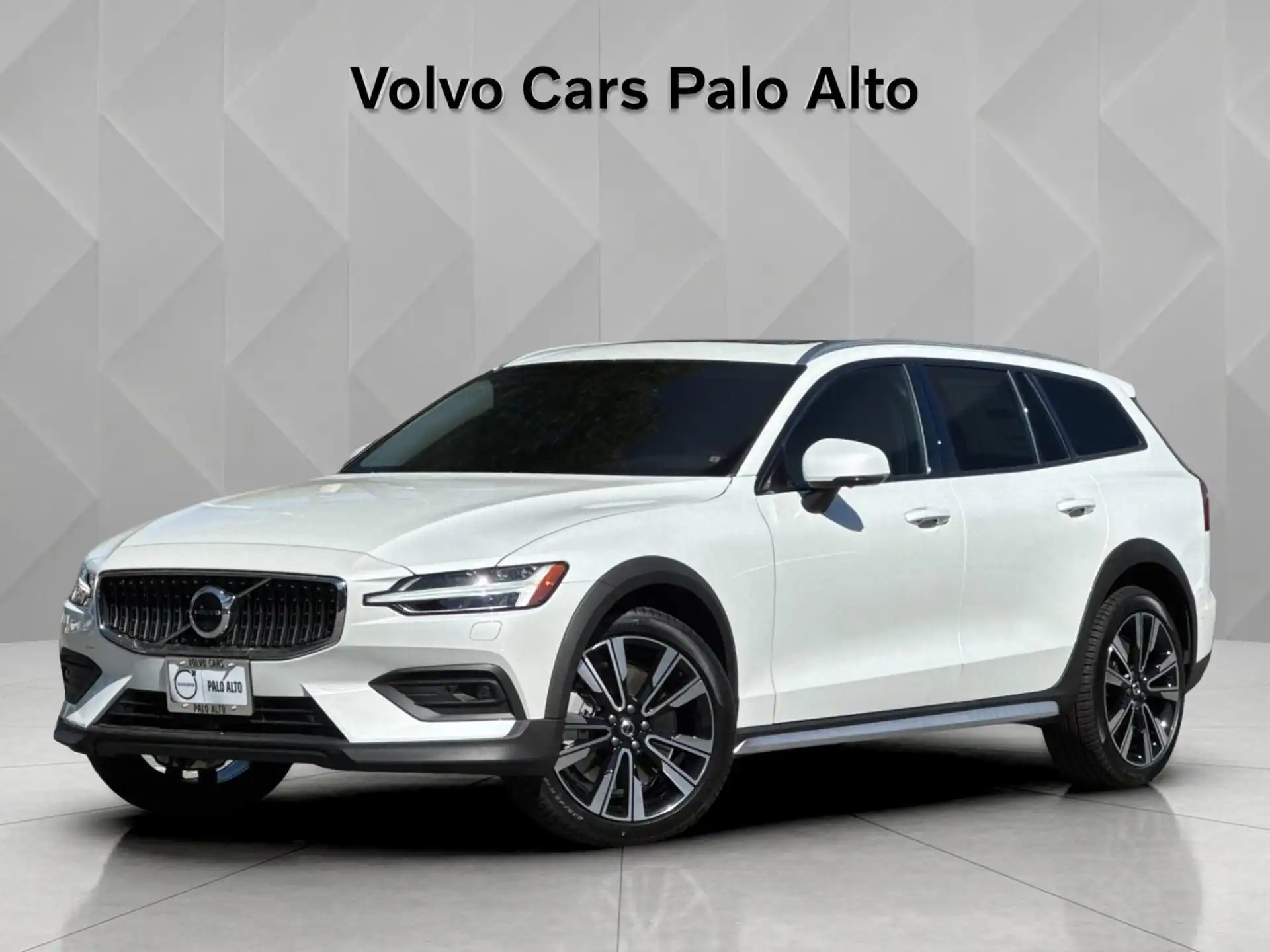 2026 Volvo V60 Cross Country B5 Ultra AWD's photo