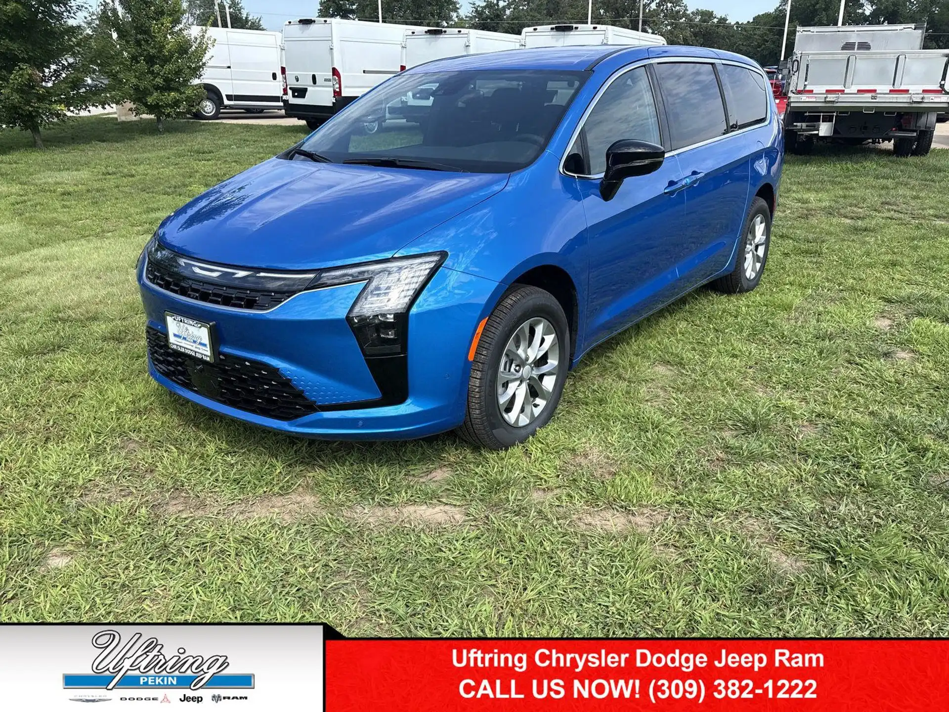 2027 Chrysler Pacifica Select AWD's photo