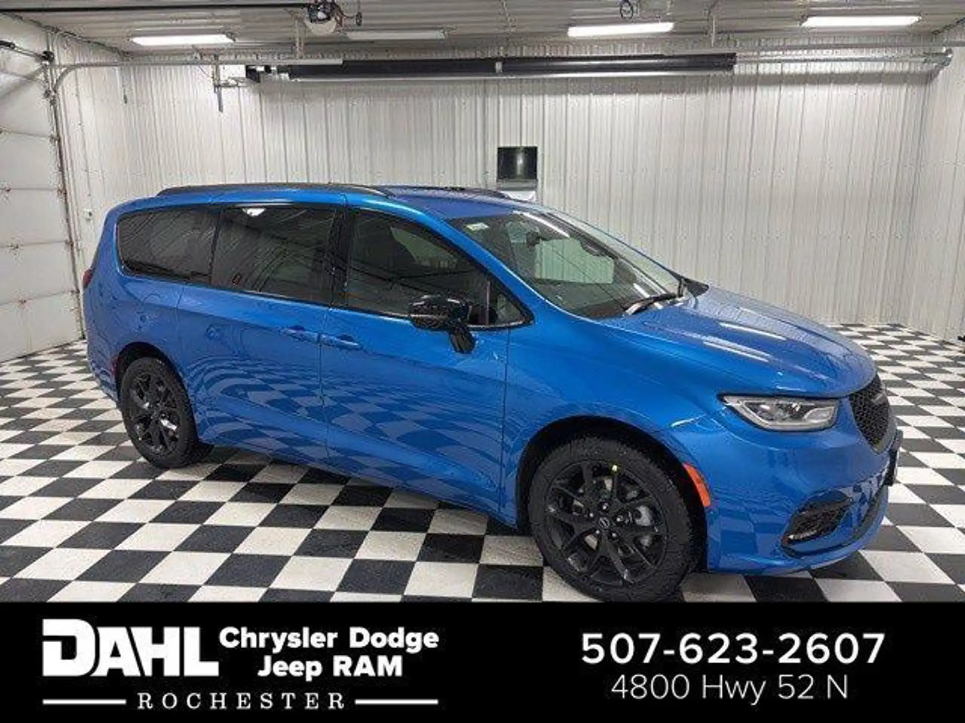 2026 Chrysler Pacifica Select AWD photo 1