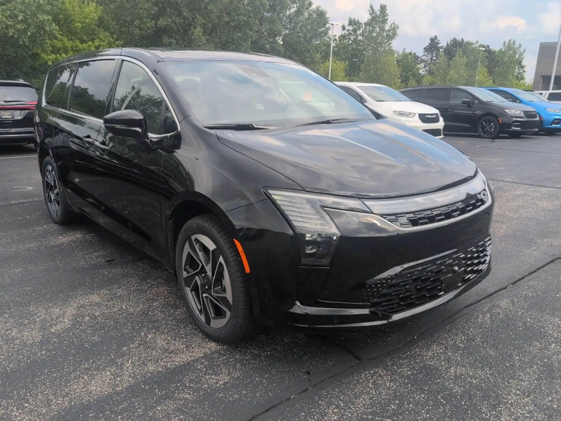 2027 Chrysler Pacifica Limited AWD's photo