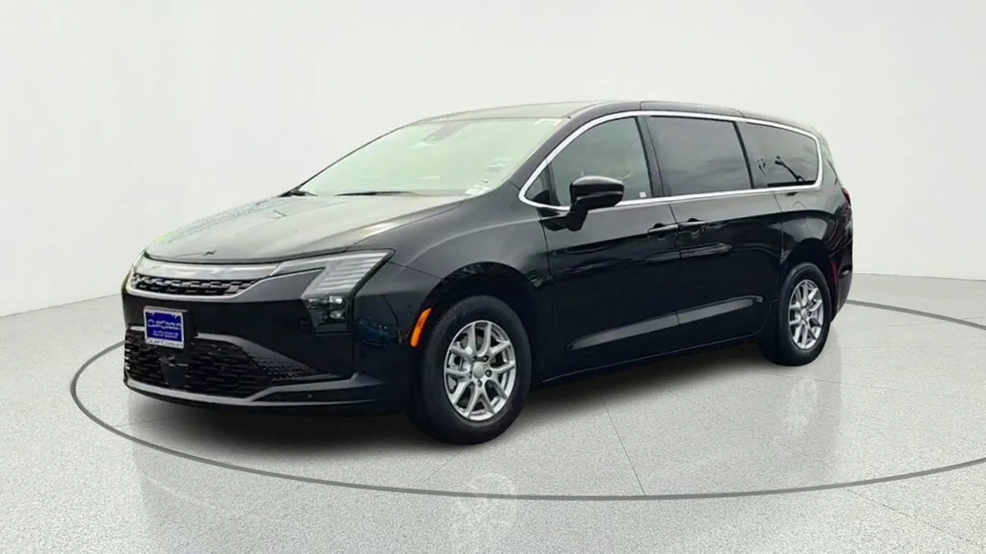 2027 Chrysler Pacifica Select photo 3