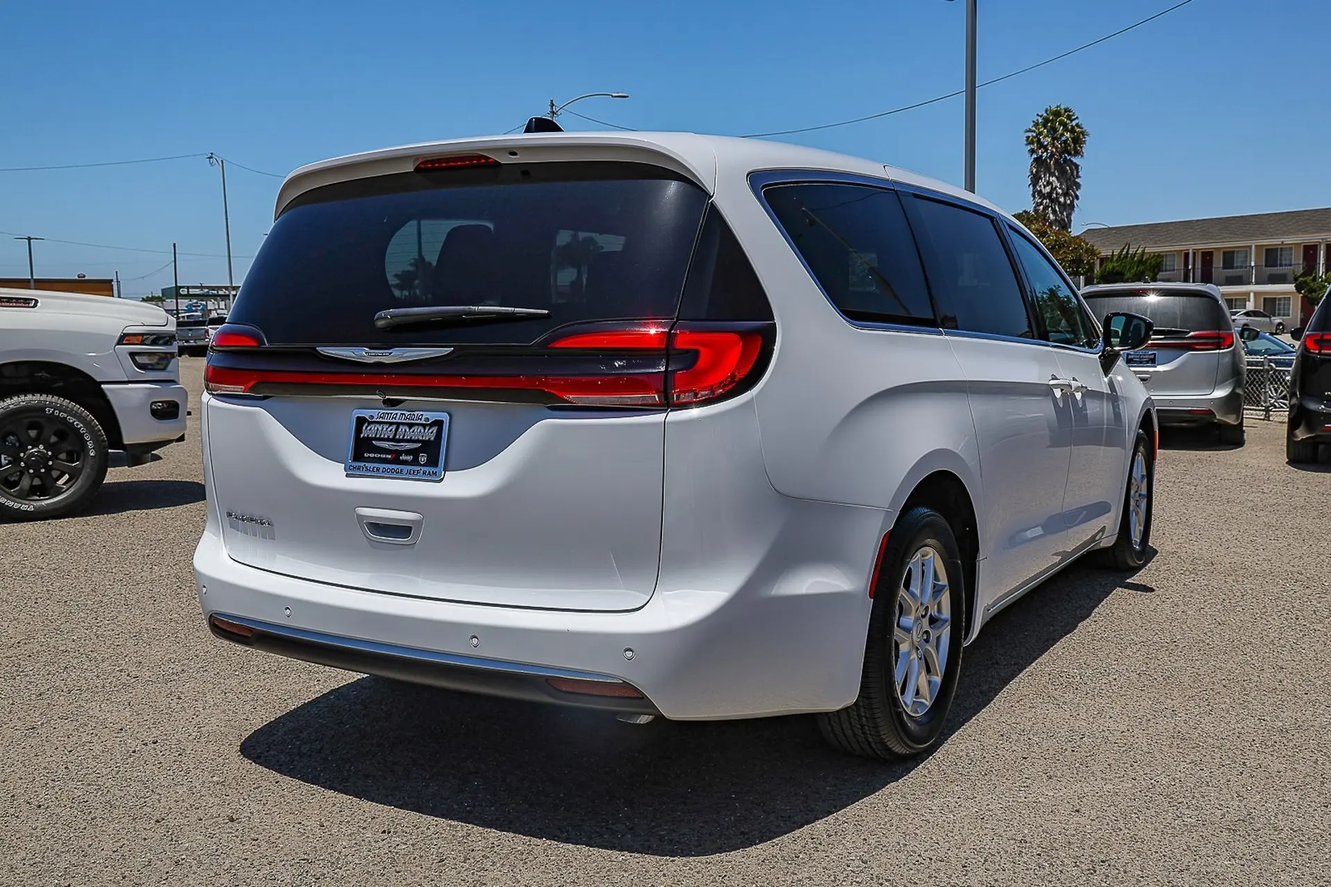 2026 Chrysler Pacifica Select photo 4
