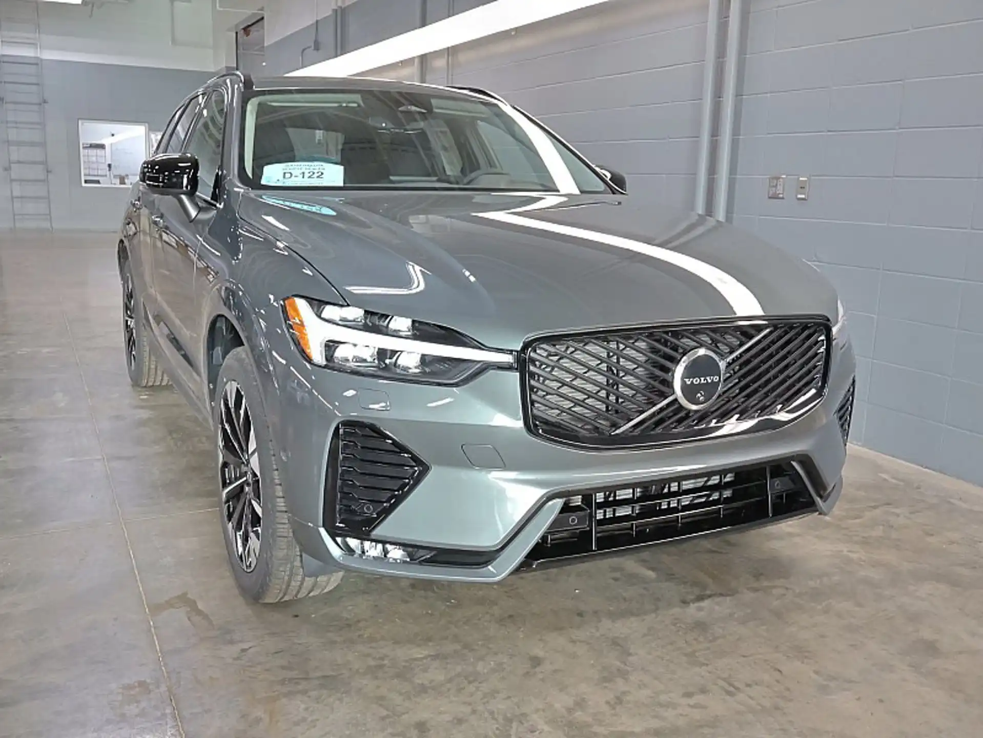 2026 Volvo XC60 B5 Plus Dark AWD's photo