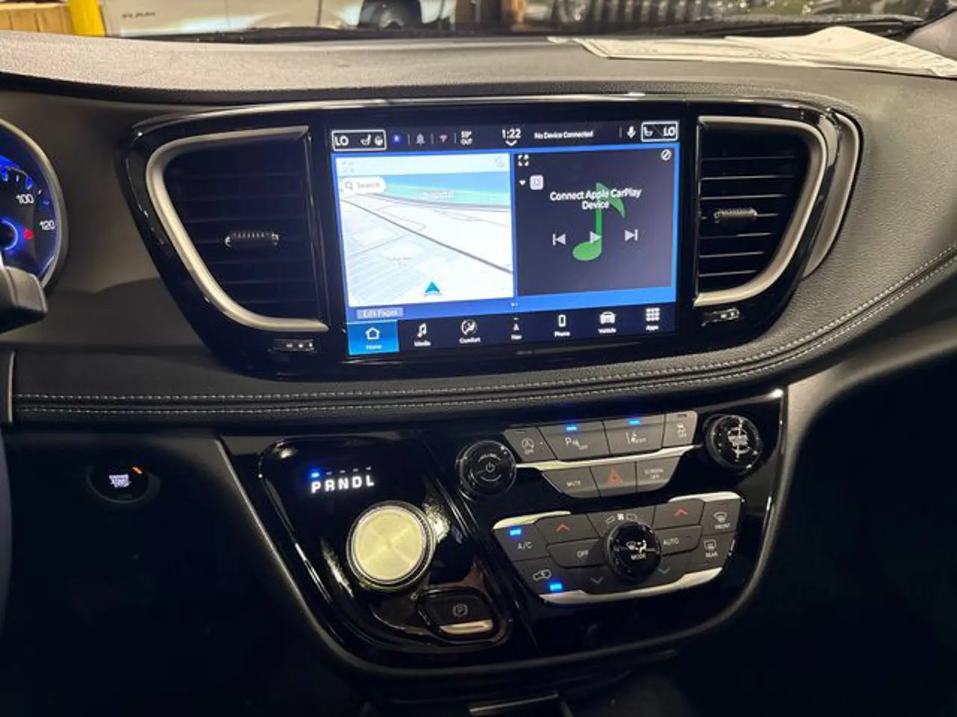 2027 Chrysler Pacifica Select AWD photo 4
