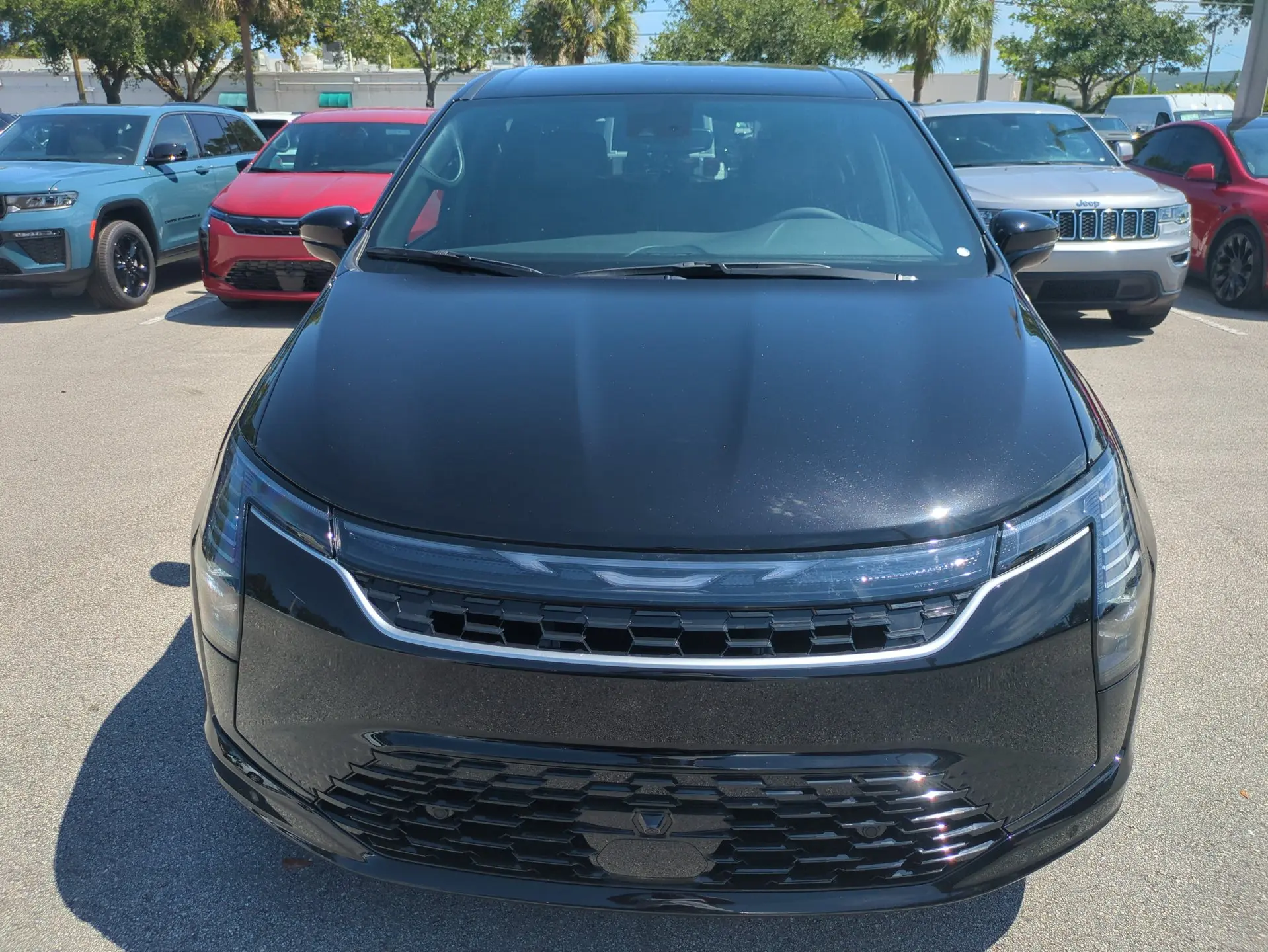 2027 Chrysler Pacifica Select photo 3