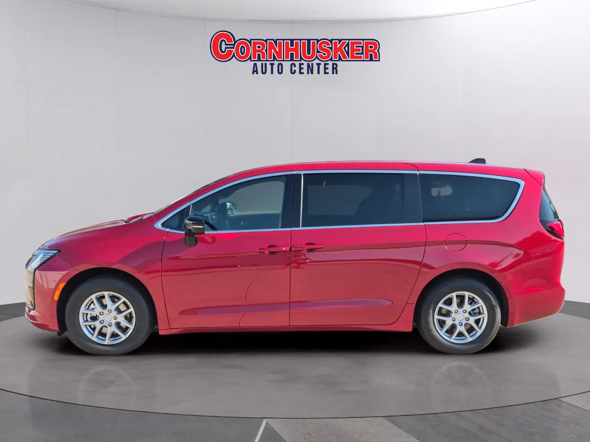 2027 Chrysler Pacifica Select photo 4