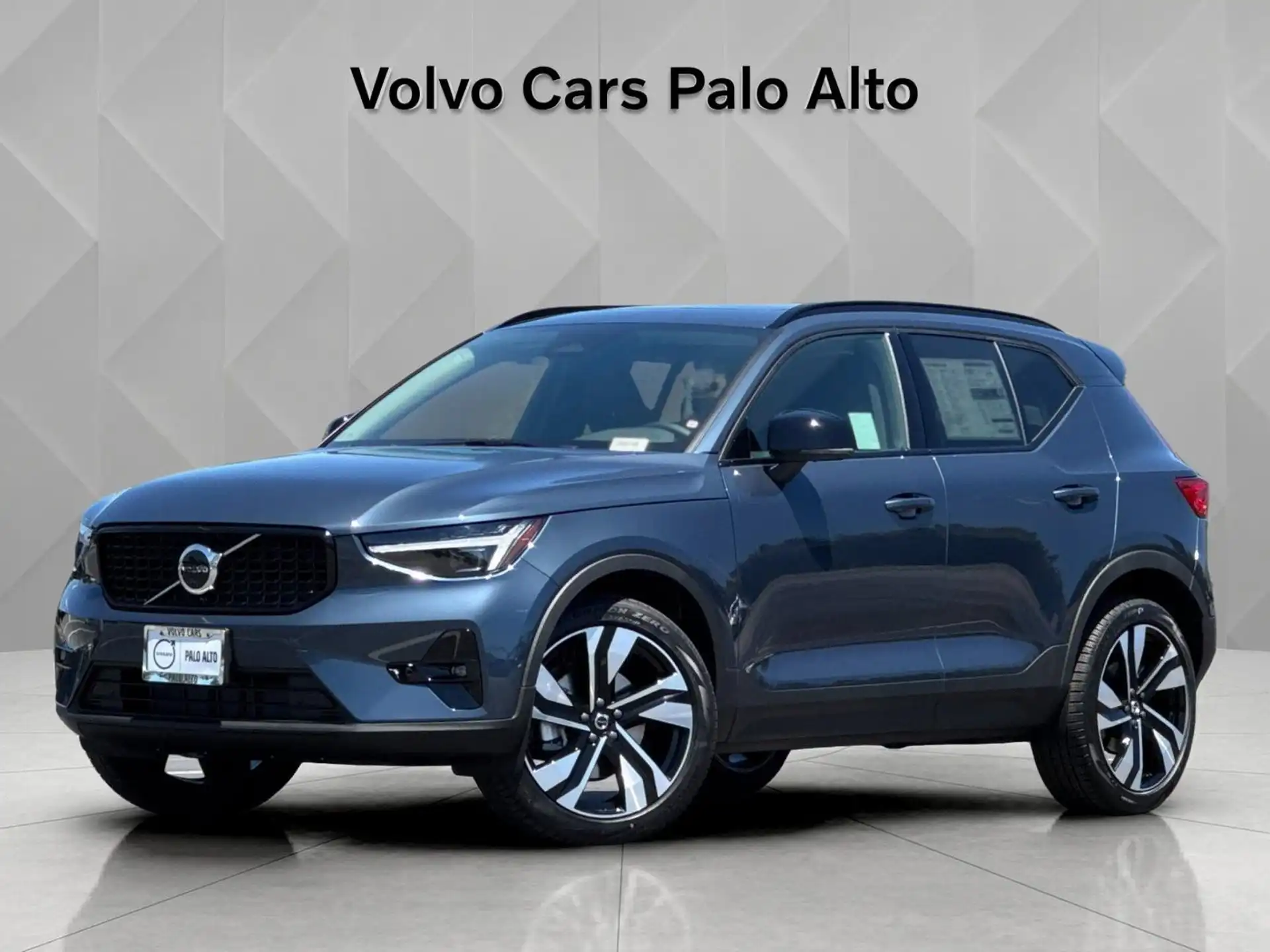 2026 Volvo XC40 B5 Ultra Dark AWD's photo