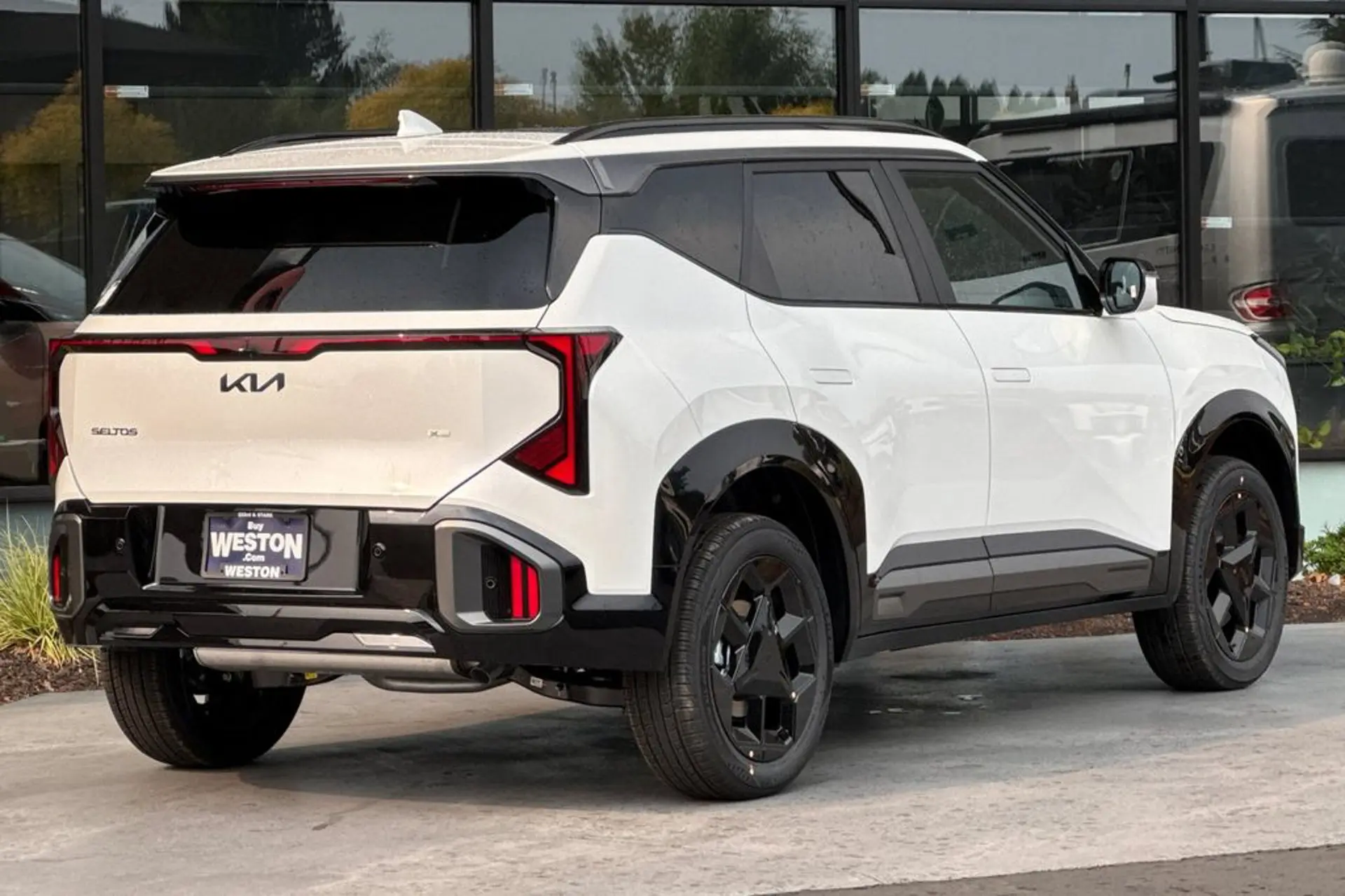2027 Kia Seltos X-Line S AWD photo 4