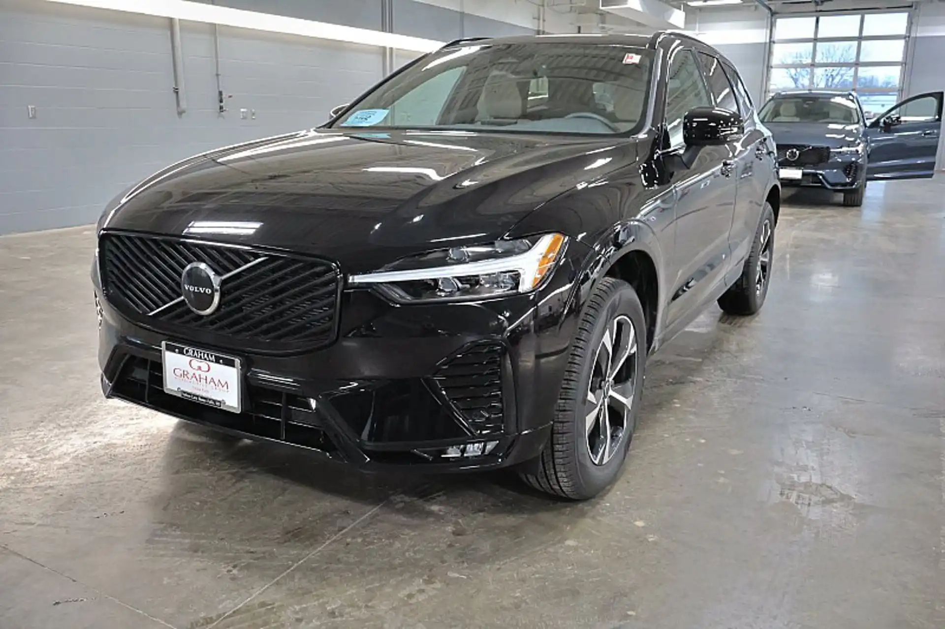 2026 Volvo XC60 B5 Core Dark AWD's photo