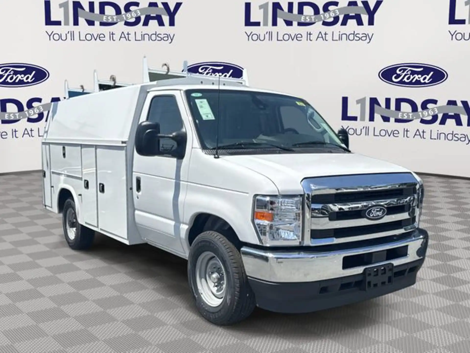 2027 Ford E-Series SRW E-350 Super Duty 138 in WB's photo