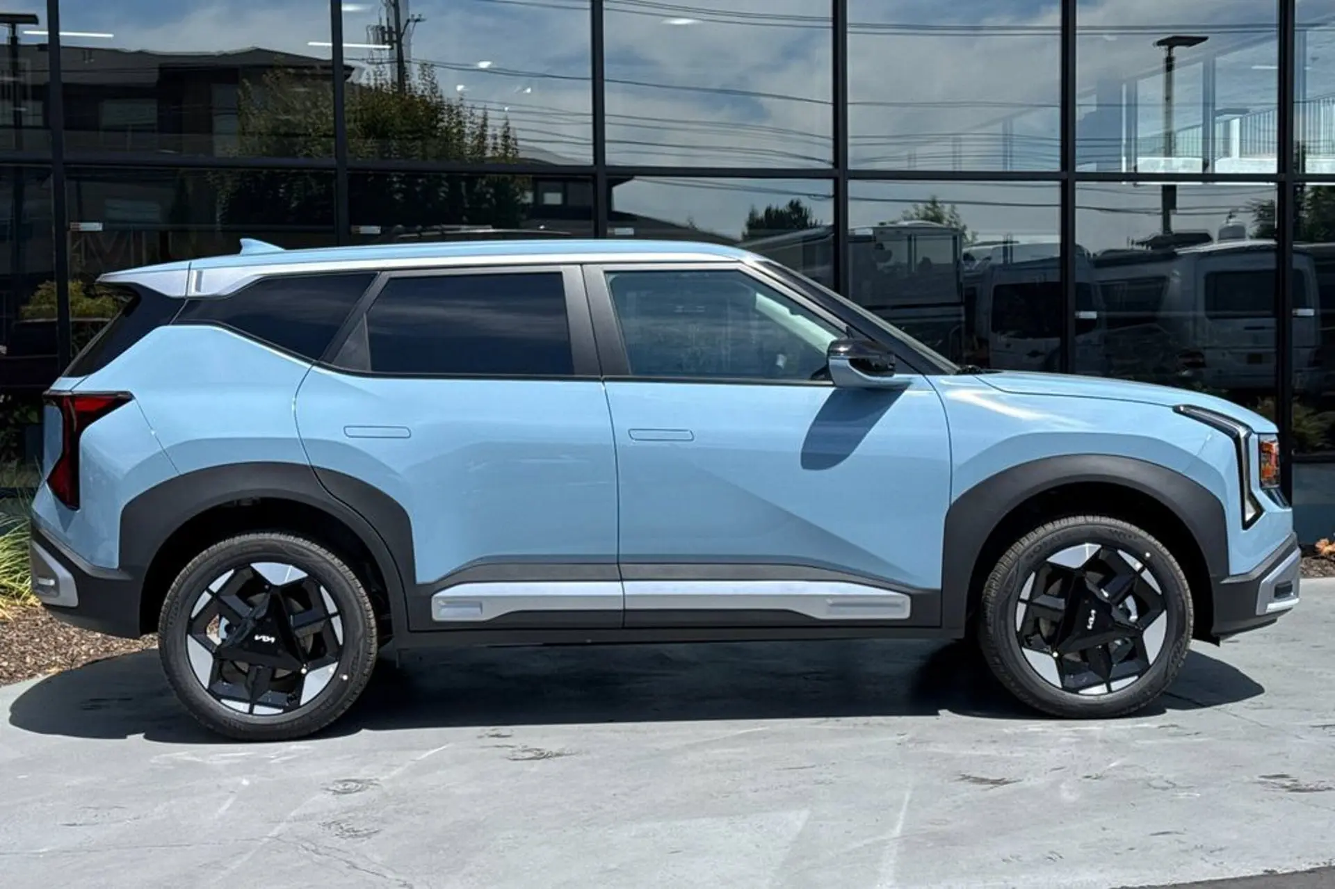 2027 Kia Seltos S AWD photo 3