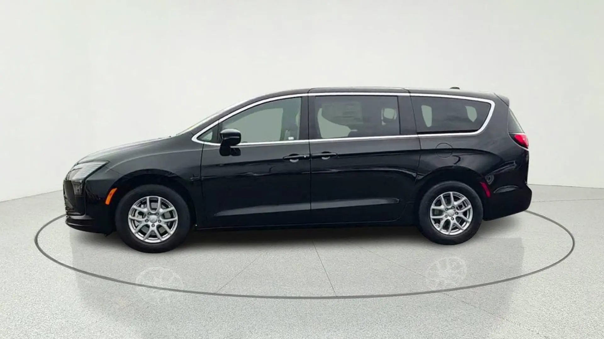 2027 Chrysler Pacifica Select photo 4