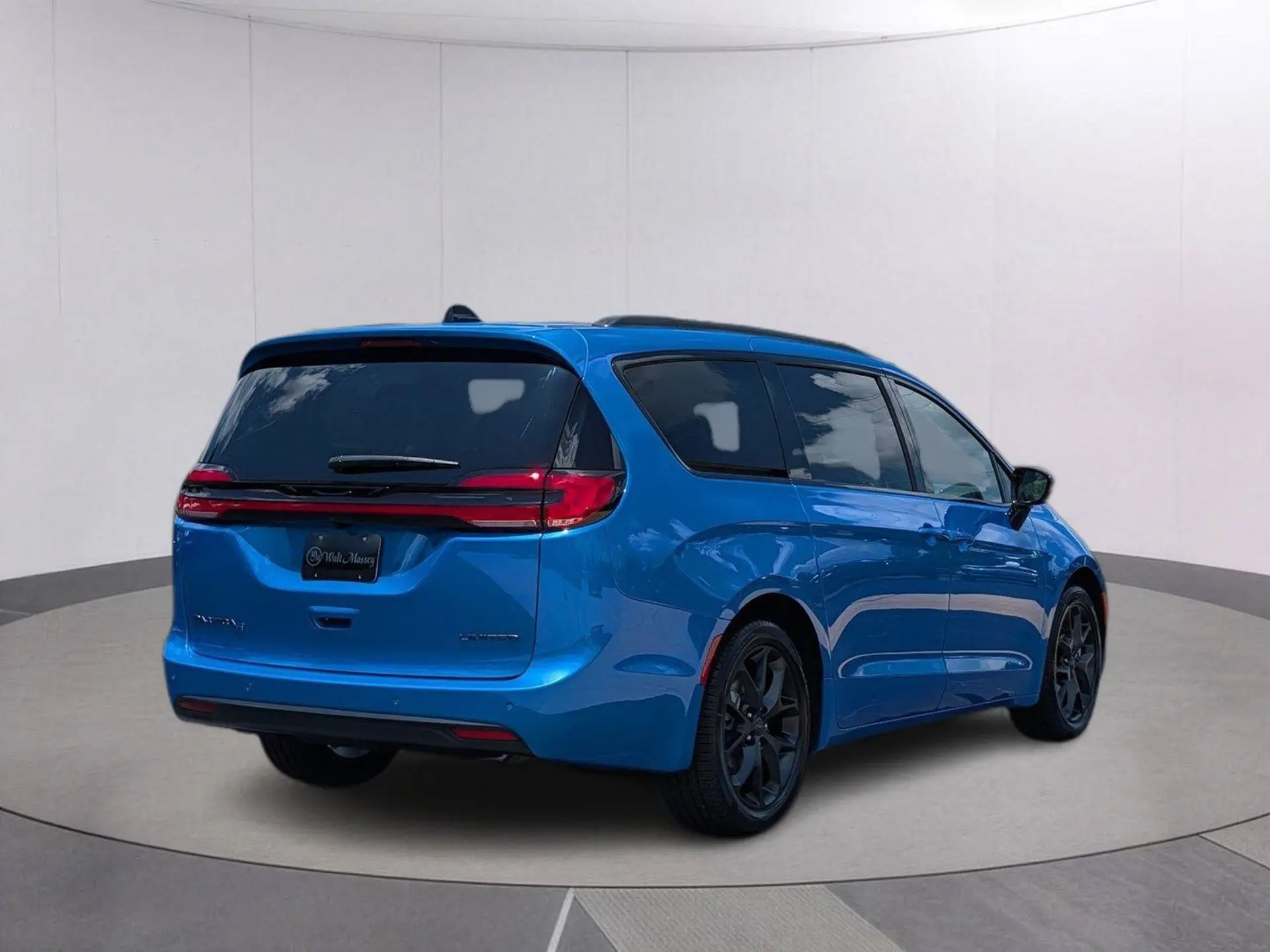 2027 Chrysler Pacifica Limited photo 5