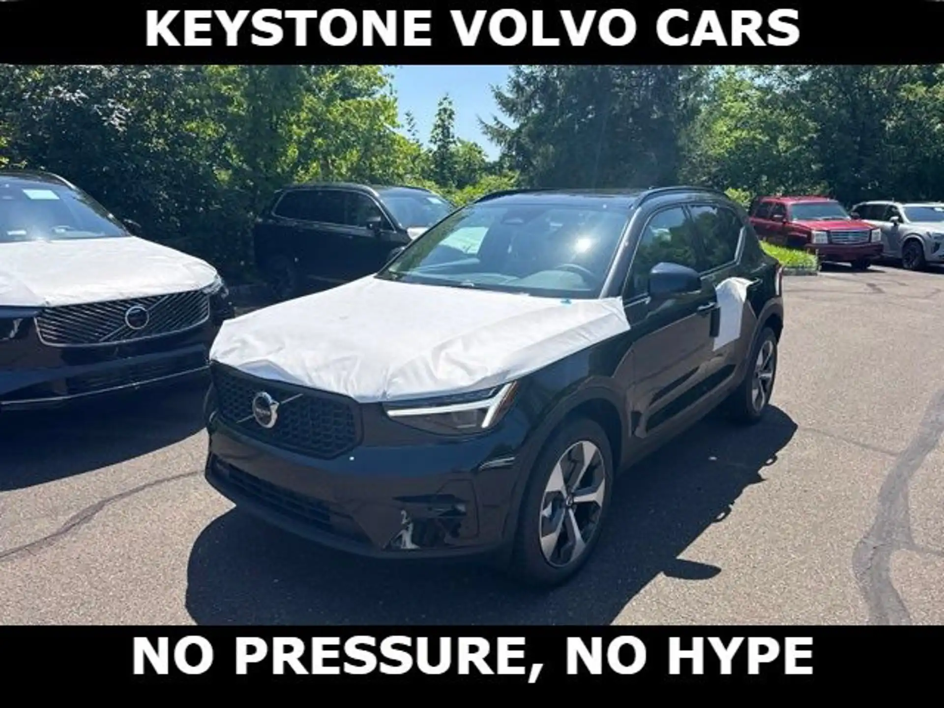 2026 Volvo XC40 B5 Plus Dark AWD's photo