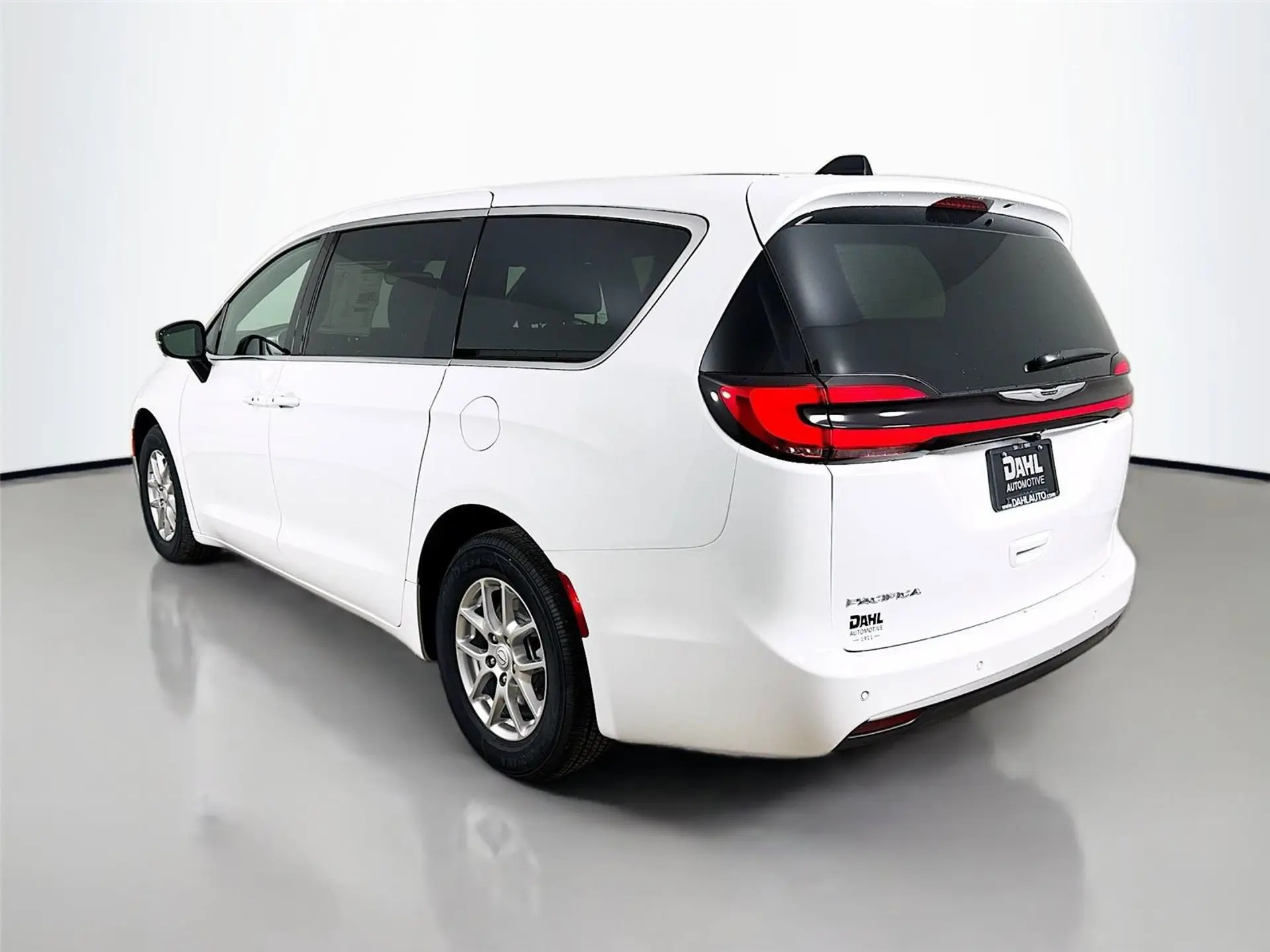 2026 Chrysler Pacifica Select photo 5