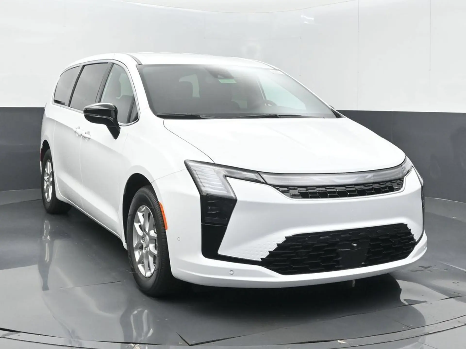 2027 Chrysler Pacifica Select photo 3