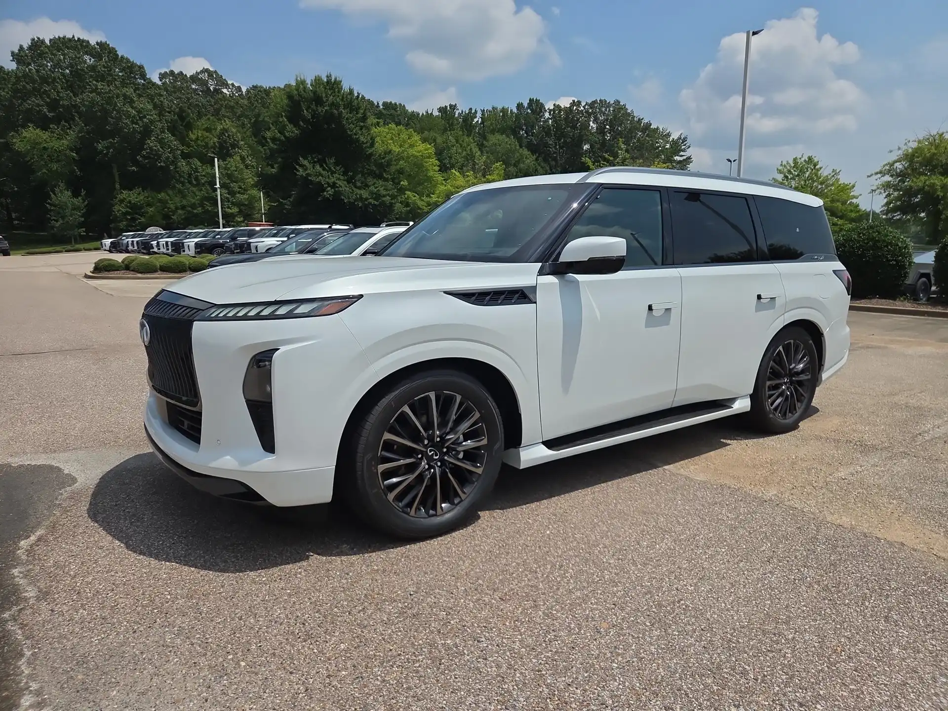 2027 INFINITI QX80 Autograph's photo