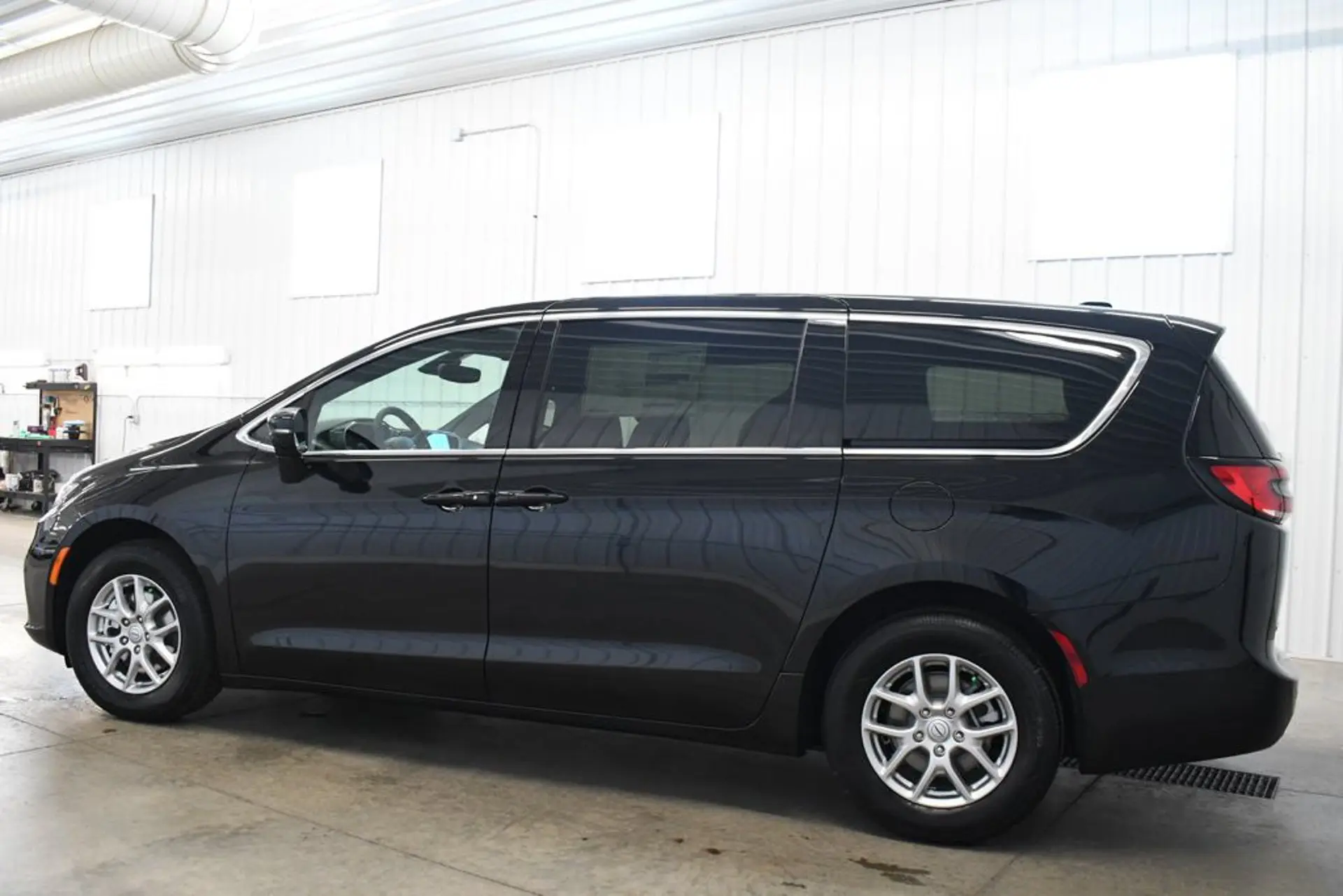 2026 Chrysler Pacifica Select photo 4