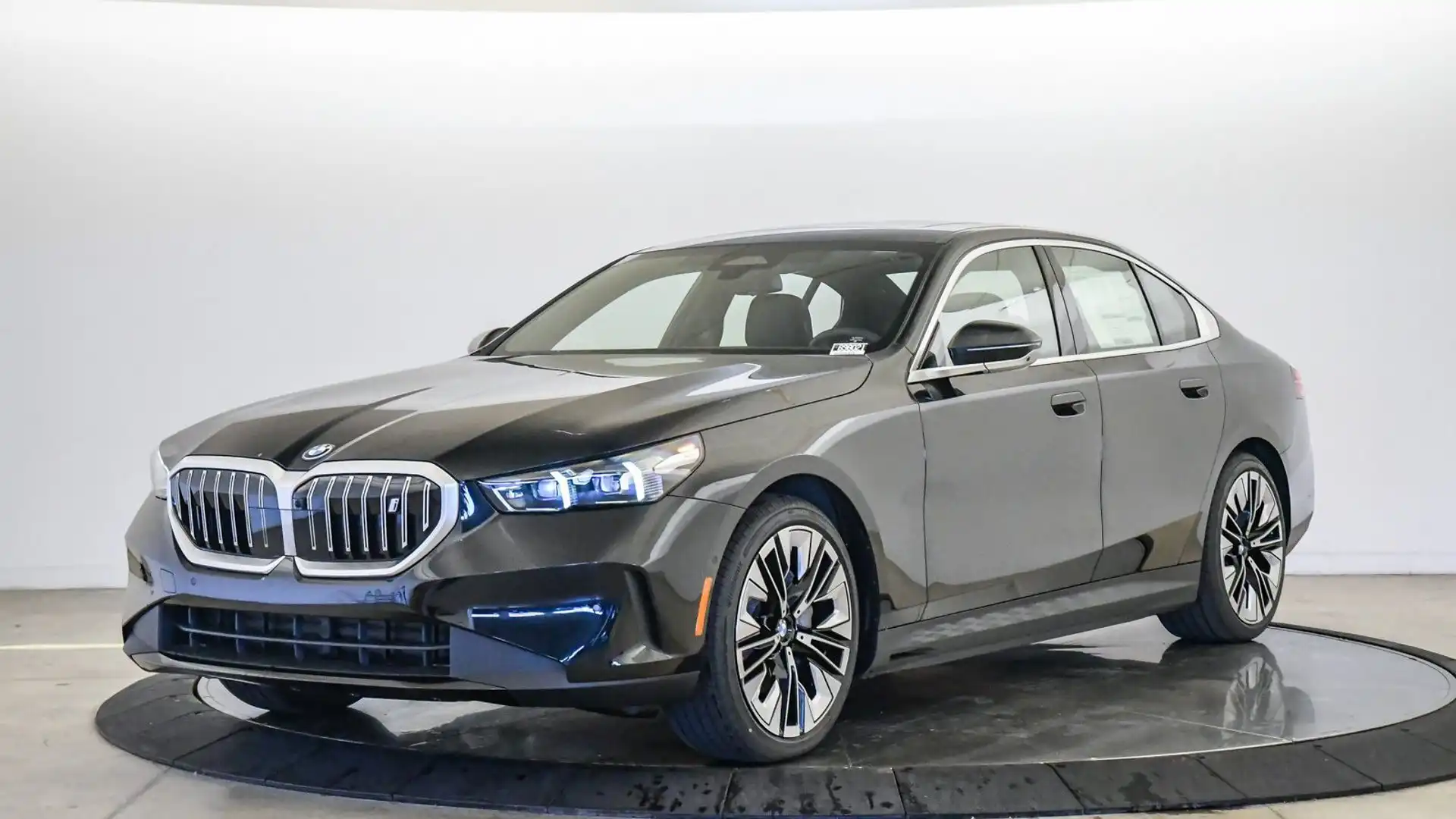2027 BMW i5 eDrive40 Sedan's photo