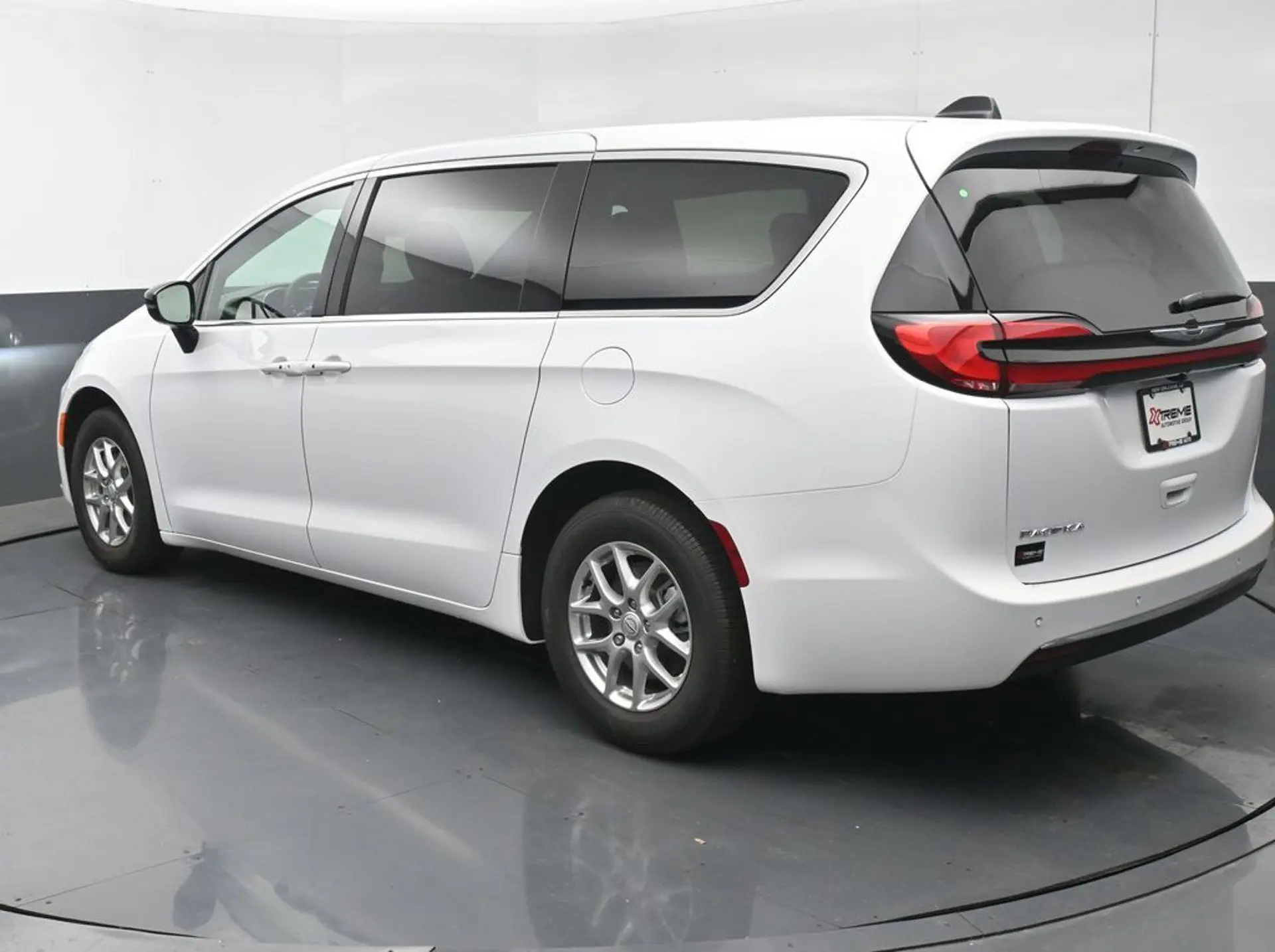2026 Chrysler Pacifica Select photo 4
