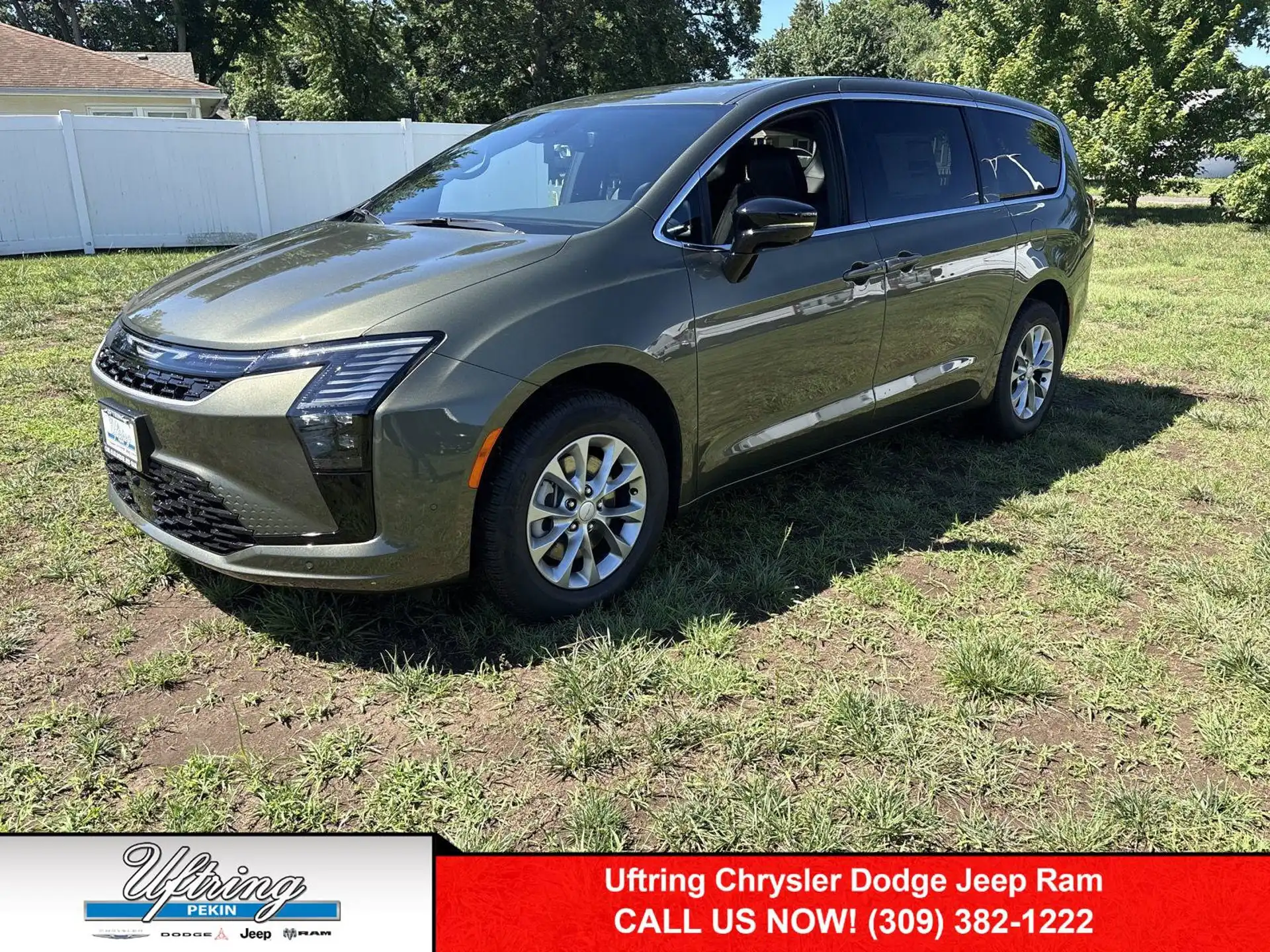 2027 Chrysler Pacifica Select AWD's photo