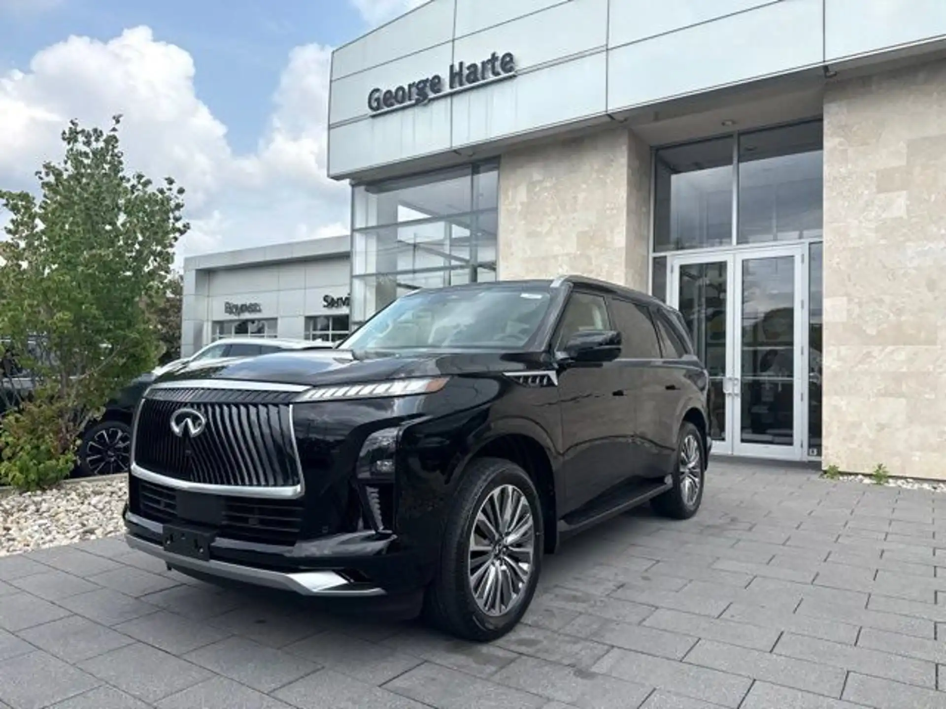 2027 INFINITI QX80 LUXE's photo