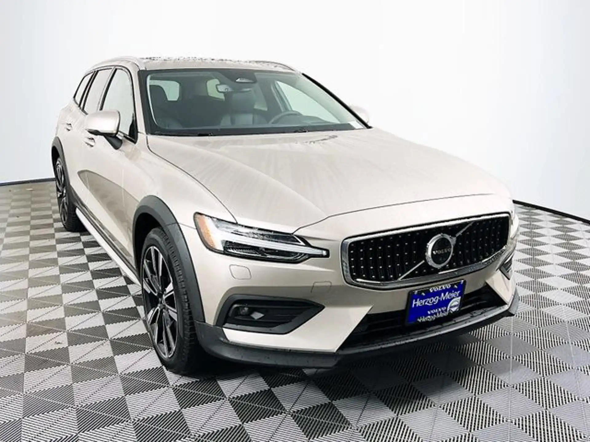2026 Volvo V60 Cross Country B5 Ultra AWD's photo