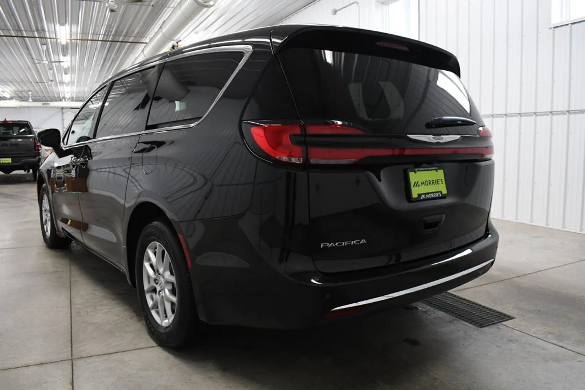 2026 Chrysler Pacifica Select photo 5
