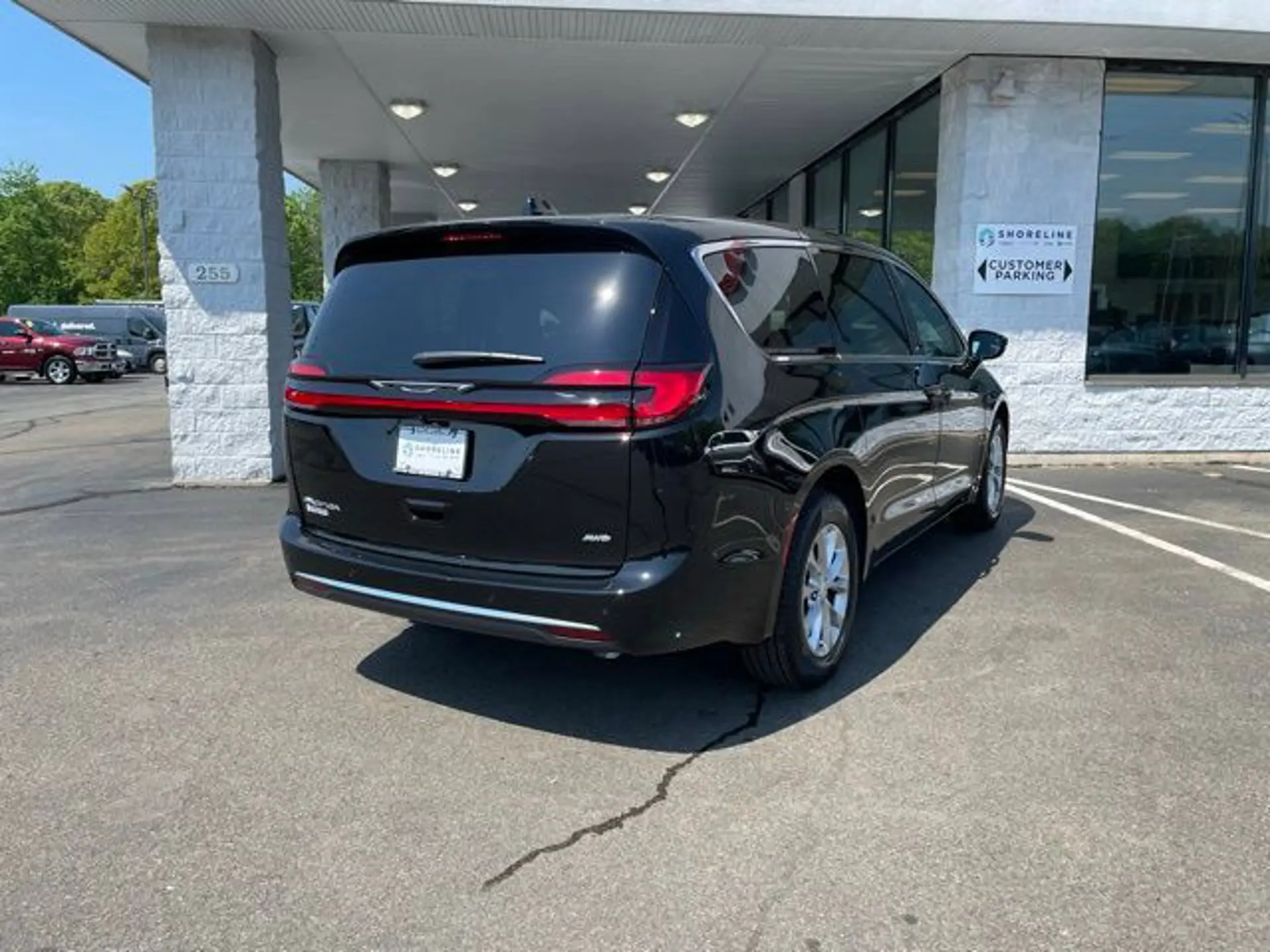 2027 Chrysler Pacifica Select AWD photo 5