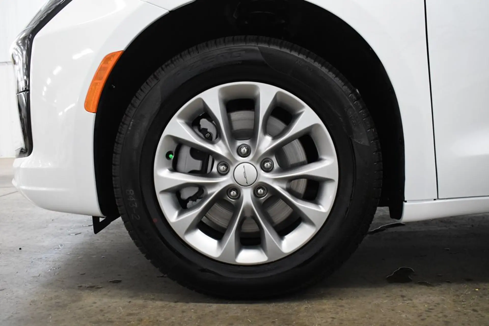 2027 Chrysler Pacifica Select AWD photo 3