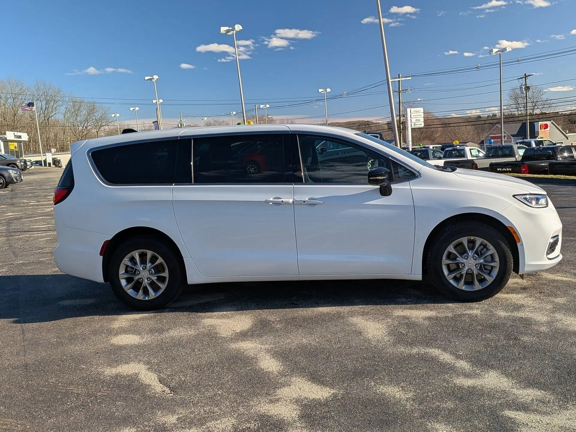 2026 Chrysler Pacifica Select AWD photo 3