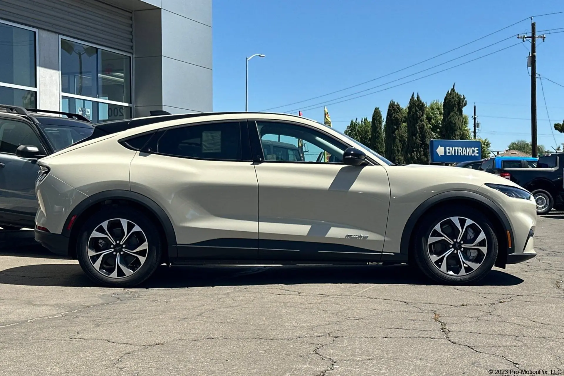 2026 Ford Mustang-Mach-e Select photo 3