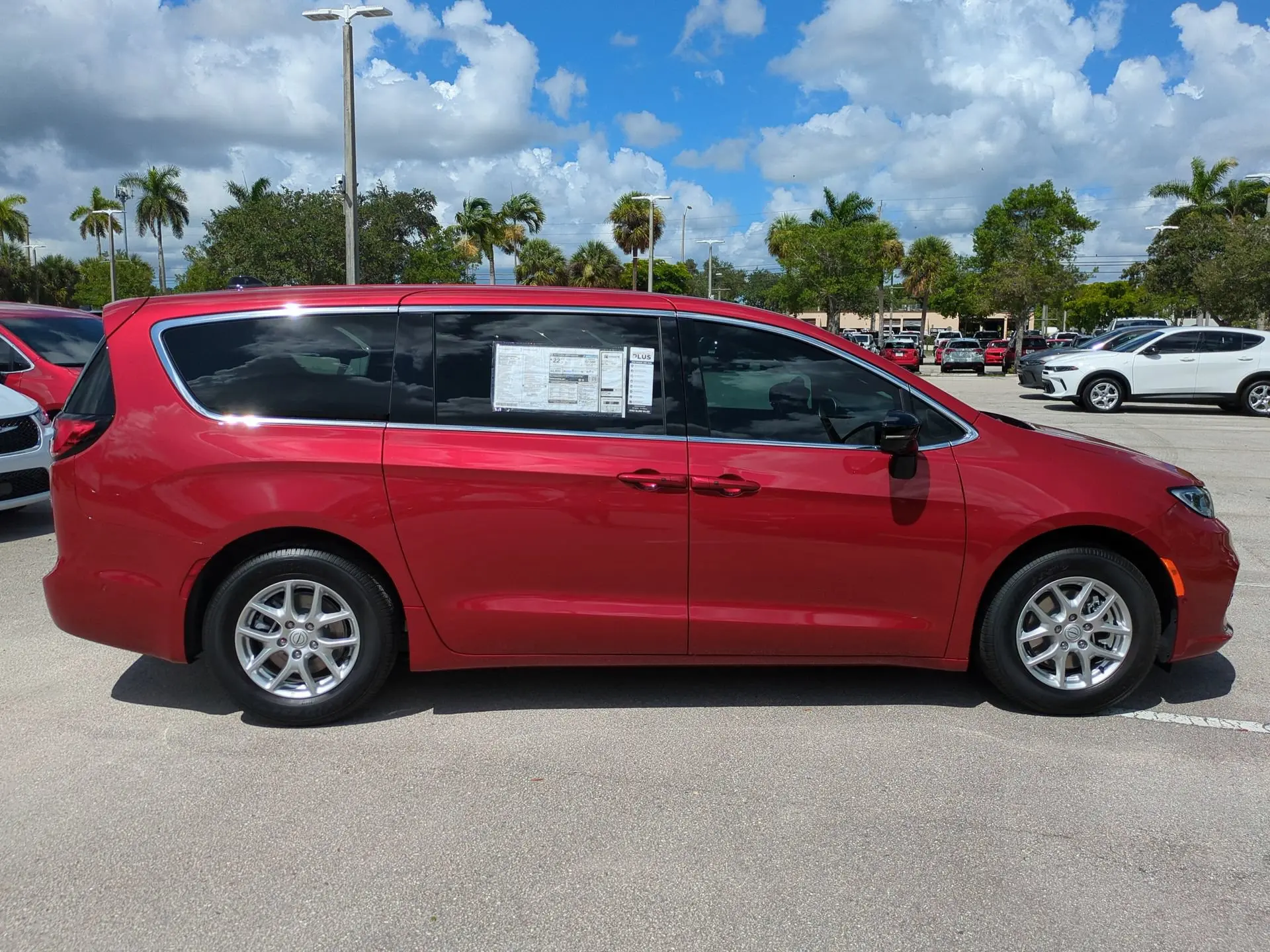 2025 Chrysler Pacifica Select photo 4