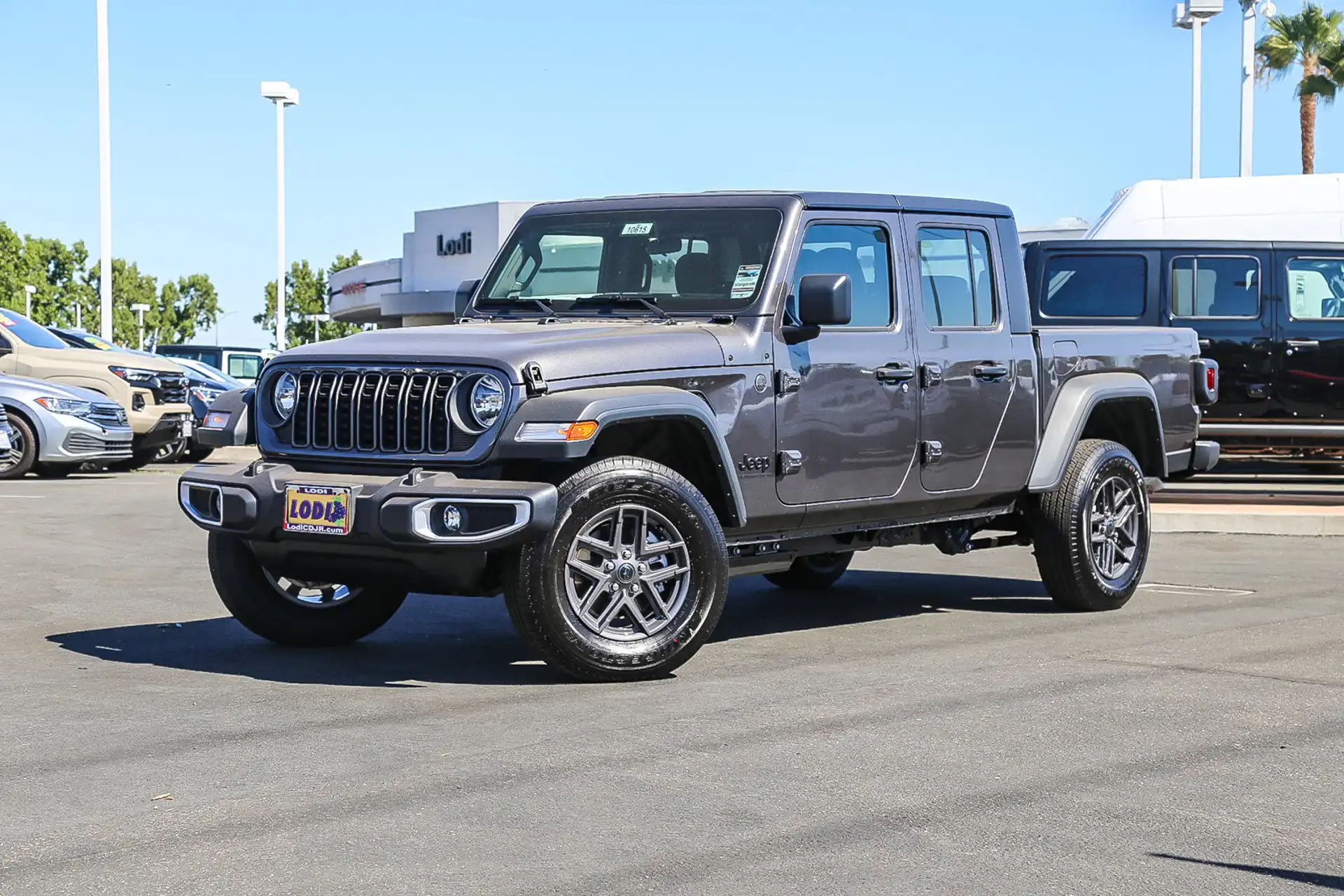 2026 Jeep Gladiator Sport Auto's photo