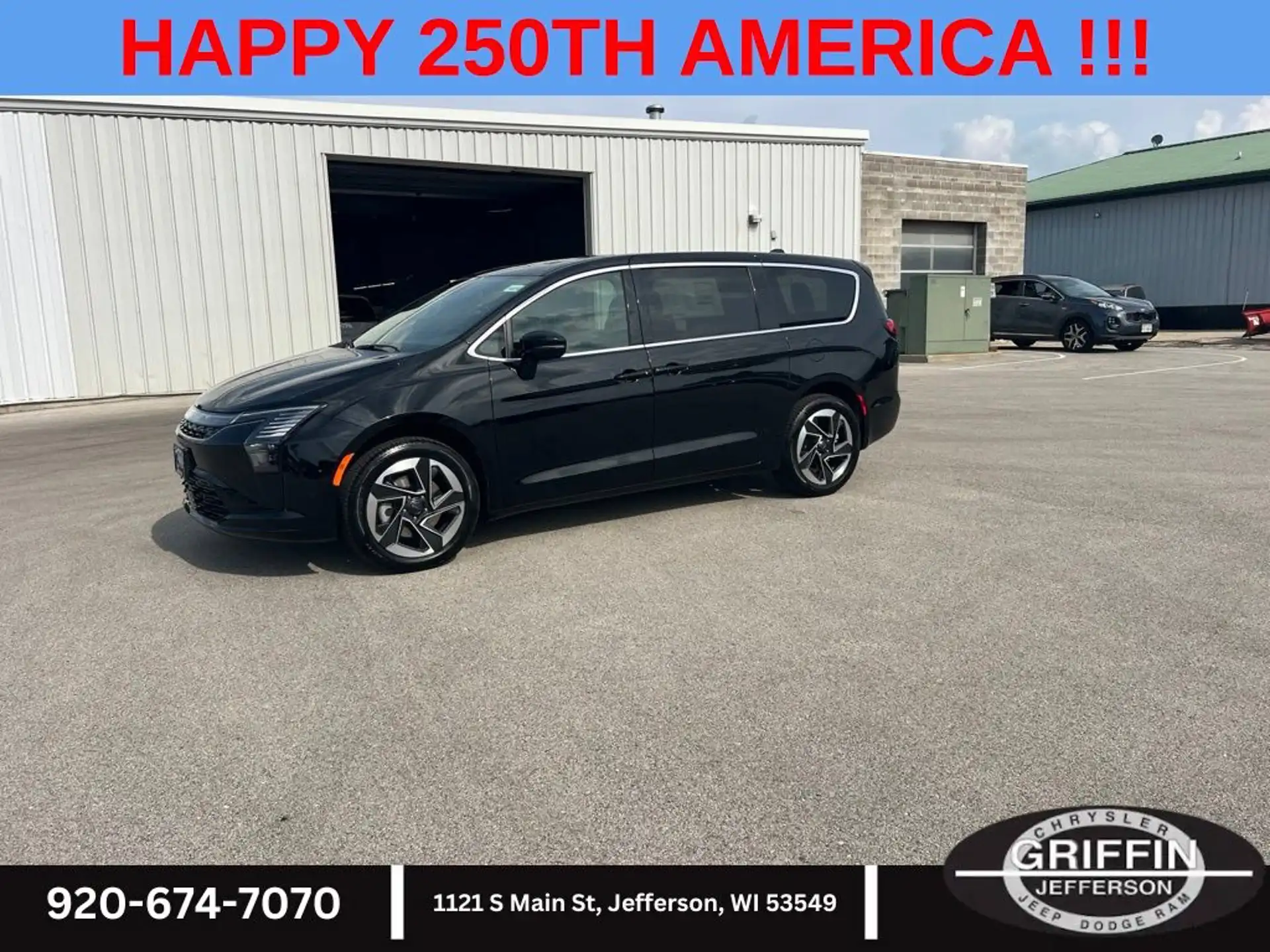2027 Chrysler Pacifica Limited AWD's photo