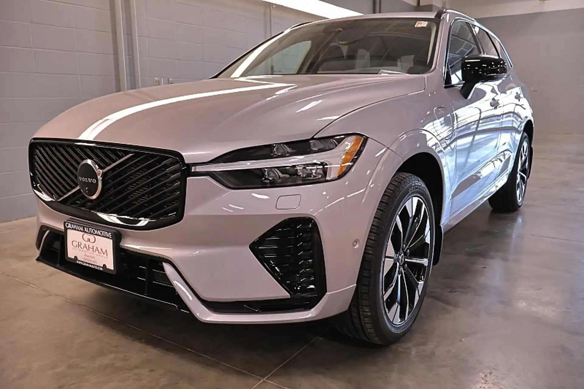 2026 Volvo XC60 T8 Plus Dark AWD's photo