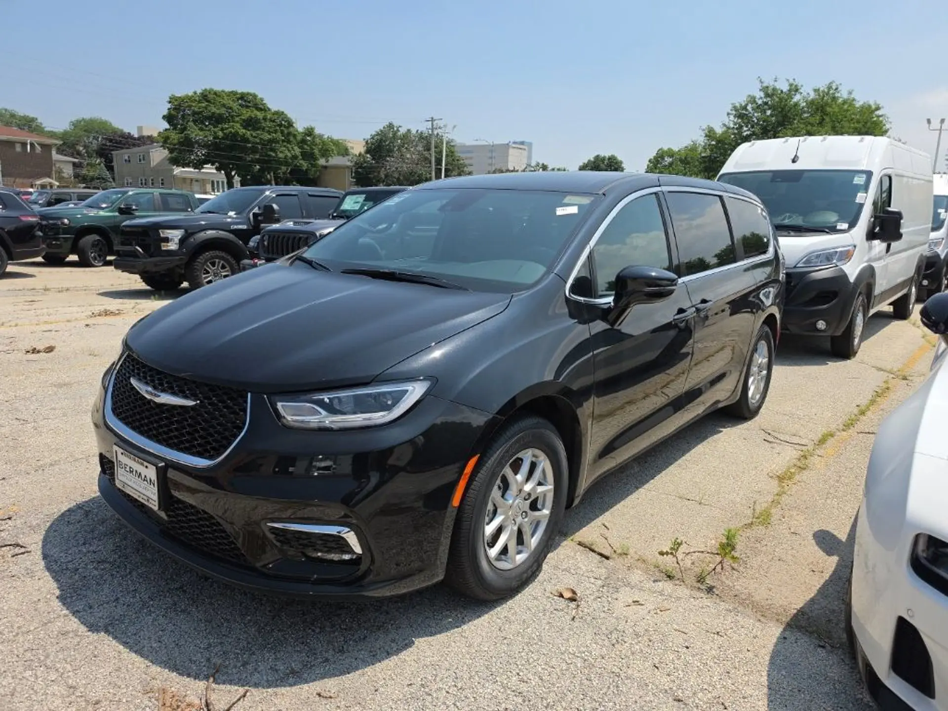2026 Chrysler Pacifica Select photo 3