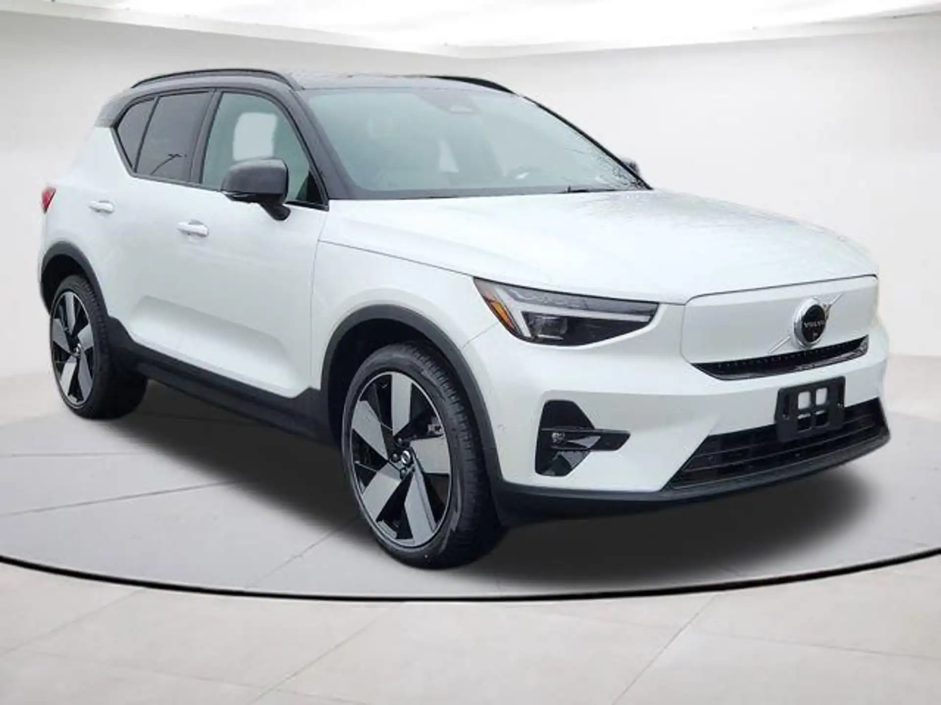 2026 Volvo EX40 Single Motor Extended Range Plus's photo