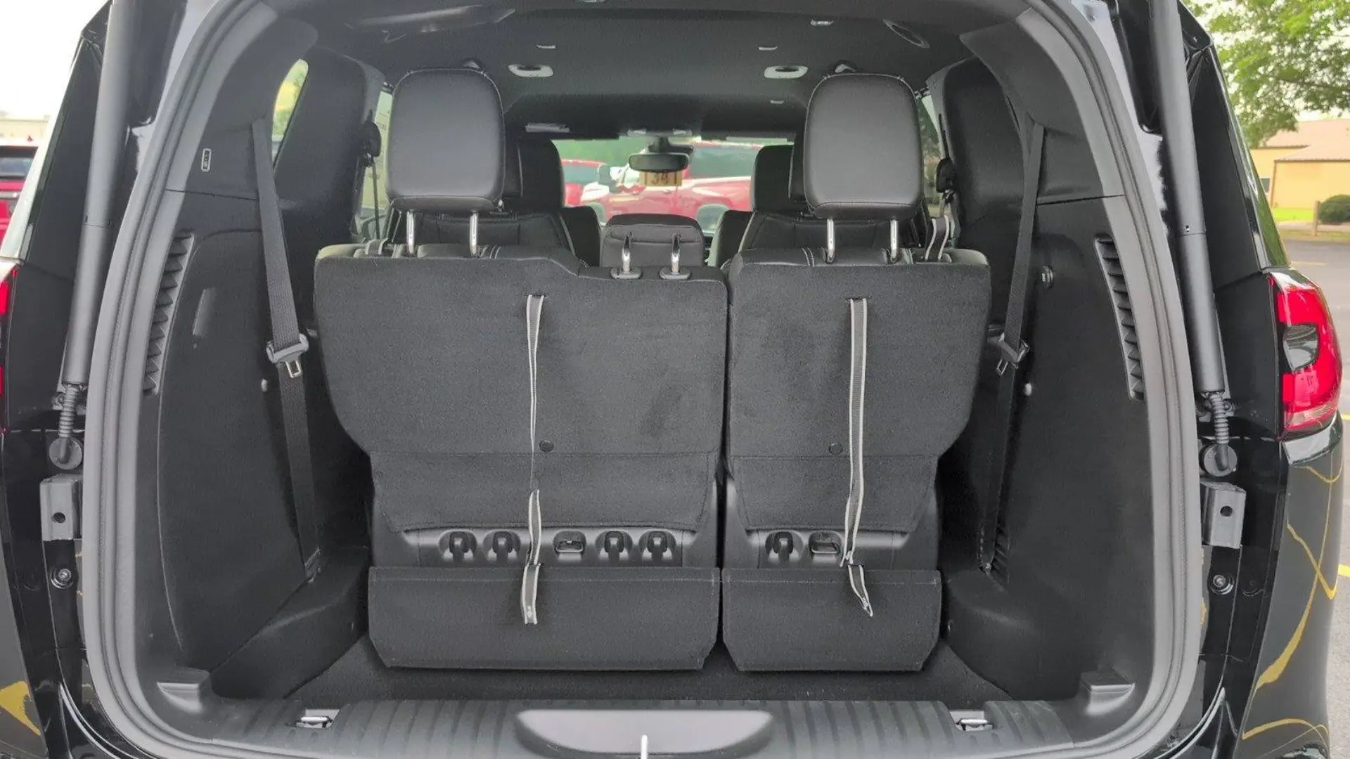 2027 Chrysler Pacifica Select photo 5