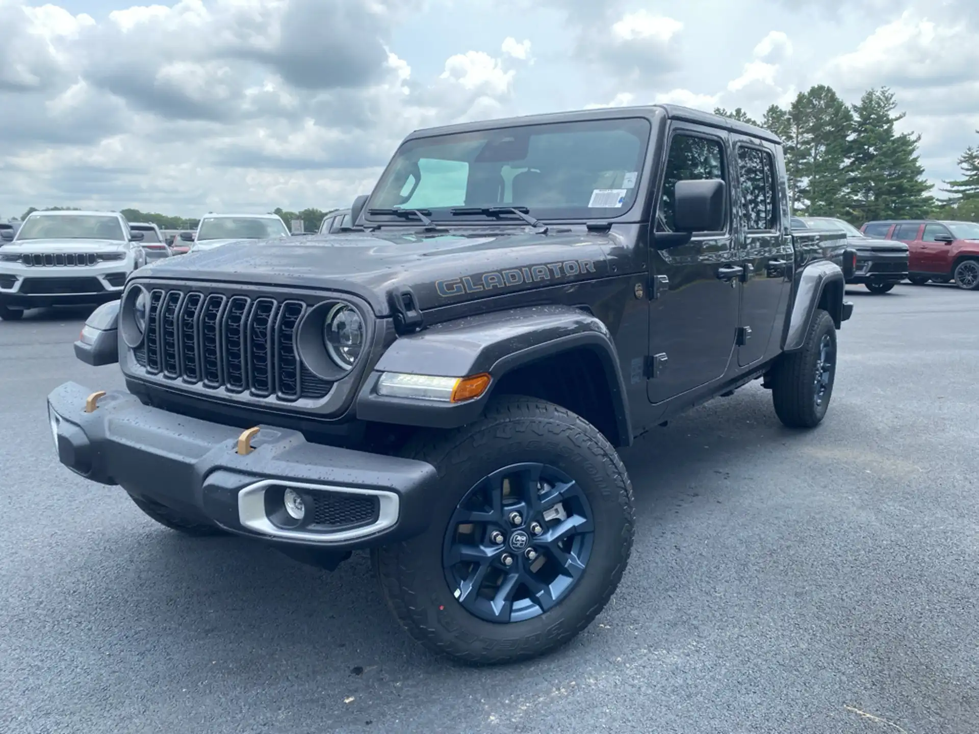 2026 Jeep Gladiator 85th Anniversary Edition Auto's photo